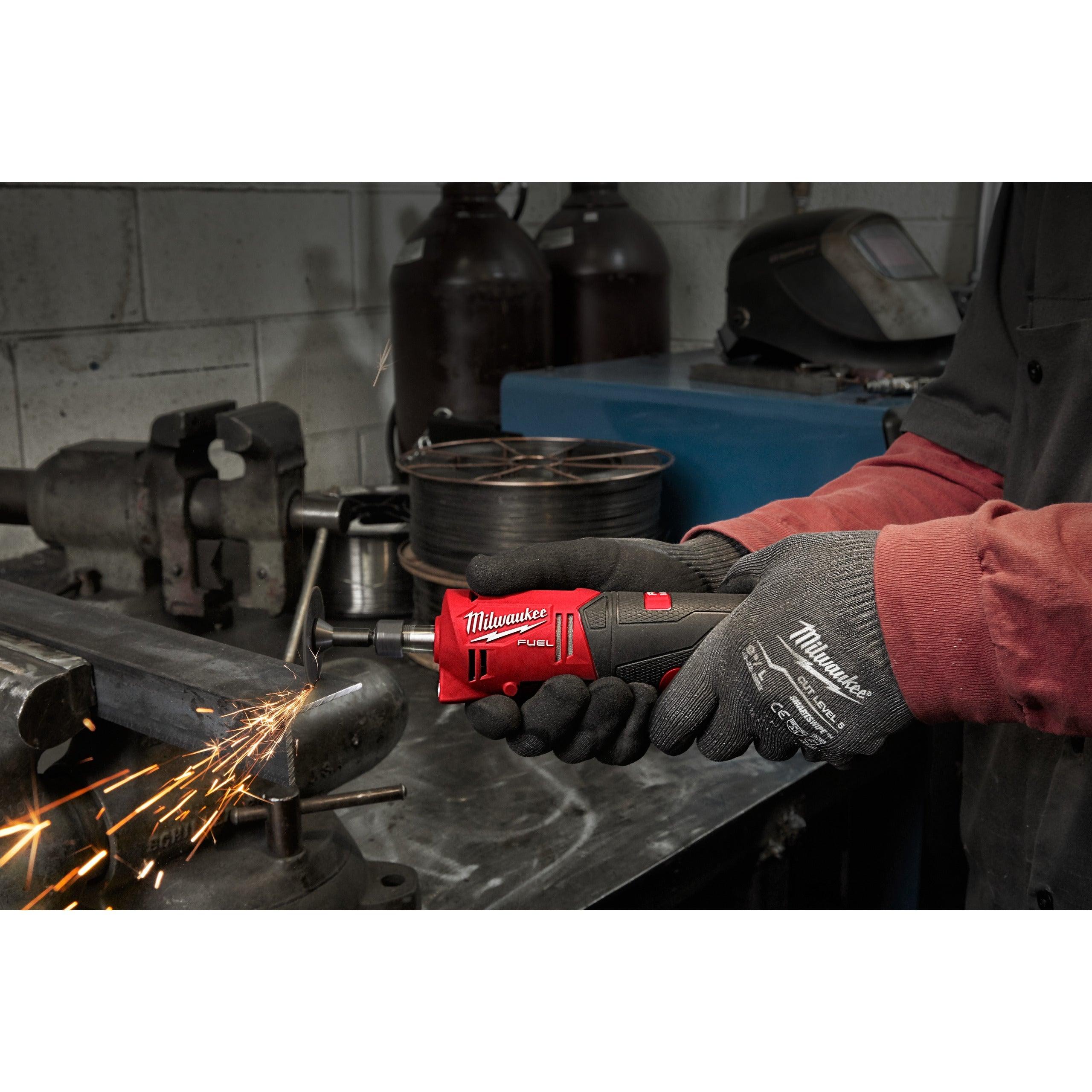 Polizor drept M12 FUEL™ Milwaukee M12FDGS-422B, 1 x acumulator M12 B4, 1 x acumulator M12 B2, C12 C încărcător, geantă pentru scule, cod 4933471436 - BIG STORE (Dynamic Tools SRL)