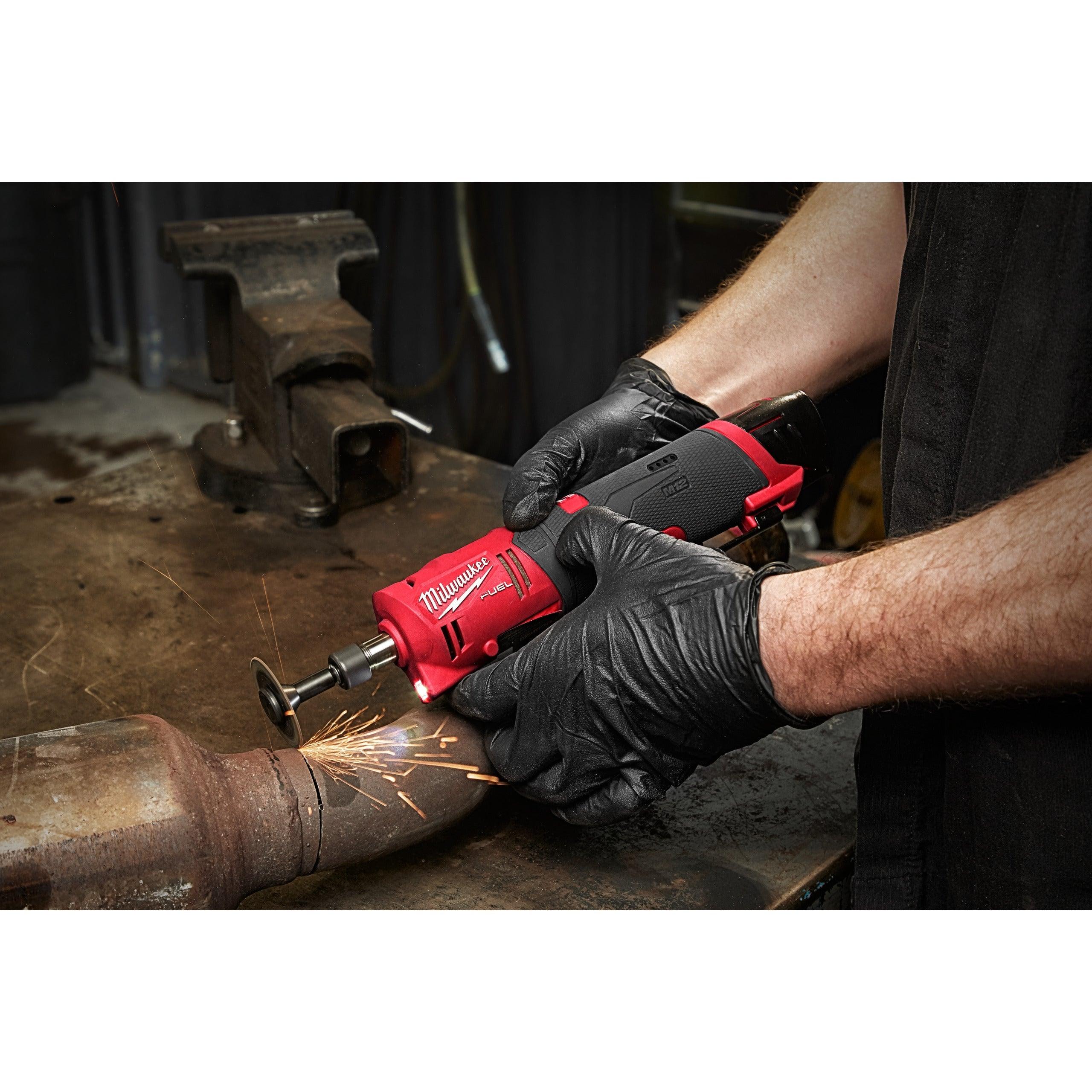 Polizor drept M12 FUEL™ Milwaukee M12FDGS-422B, 1 x acumulator M12 B4, 1 x acumulator M12 B2, C12 C încărcător, geantă pentru scule, cod 4933471436 - BIG STORE (Dynamic Tools SRL)