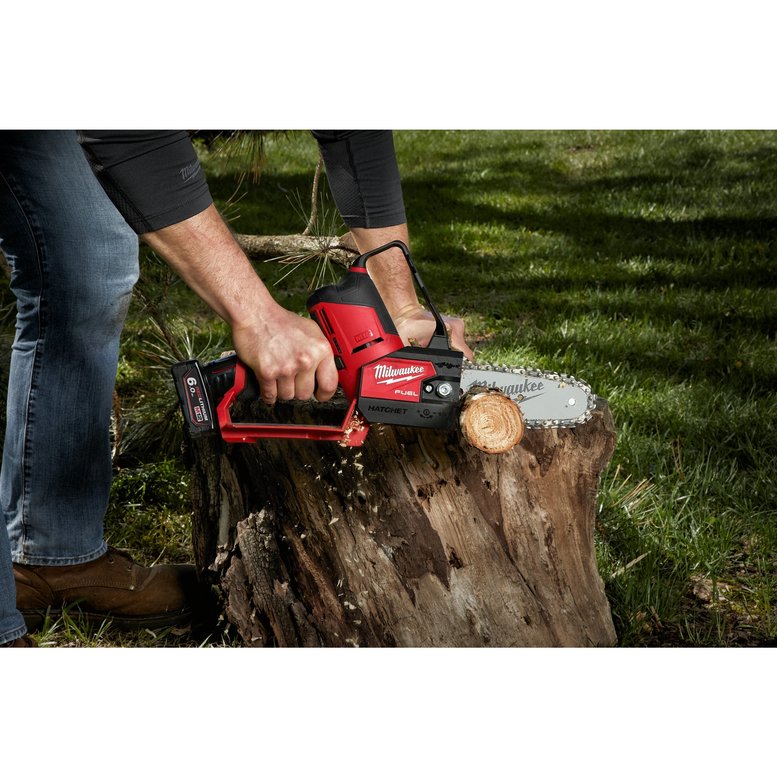 Fierăstrău cu lanț M12 FUEL™ HATCHET™ Milwaukee M12FHS-602X, 2 x M12 B6 acumulator, C12 C încărcător, cutie HD, cod 4933472212 - BIG STORE (Dynamic Tools SRL)