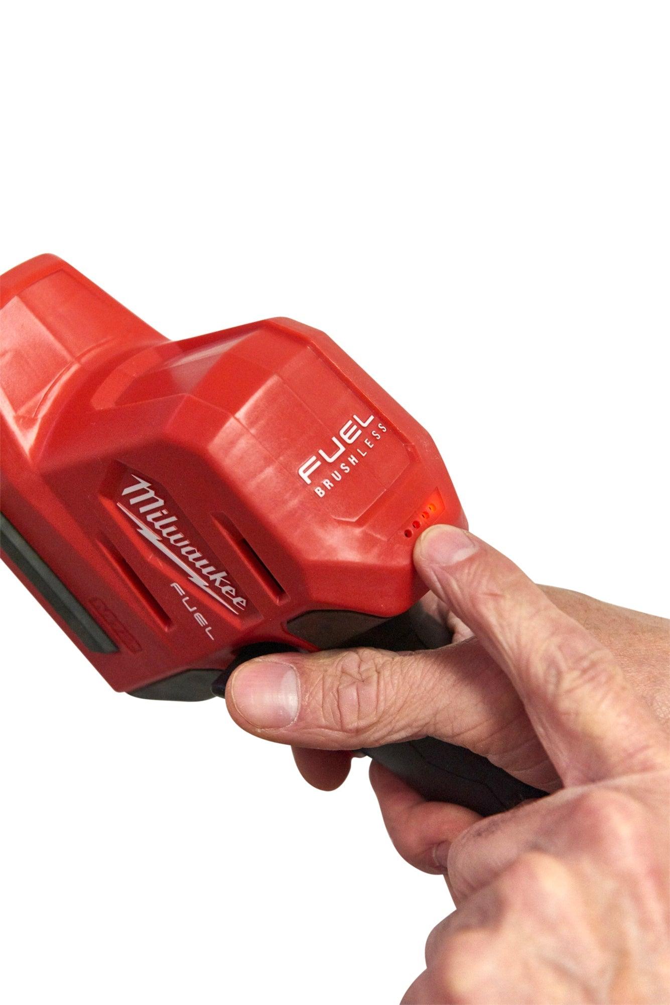 Trimmer gard viu 20cm, M12™ Milwaukee M12FHT20-402, + 2 x acumulator M12B4 (4,0Ah) + 1 x încărcător C12C, cod 4933479676 - BIG STORE (Dynamic Tools SRL)