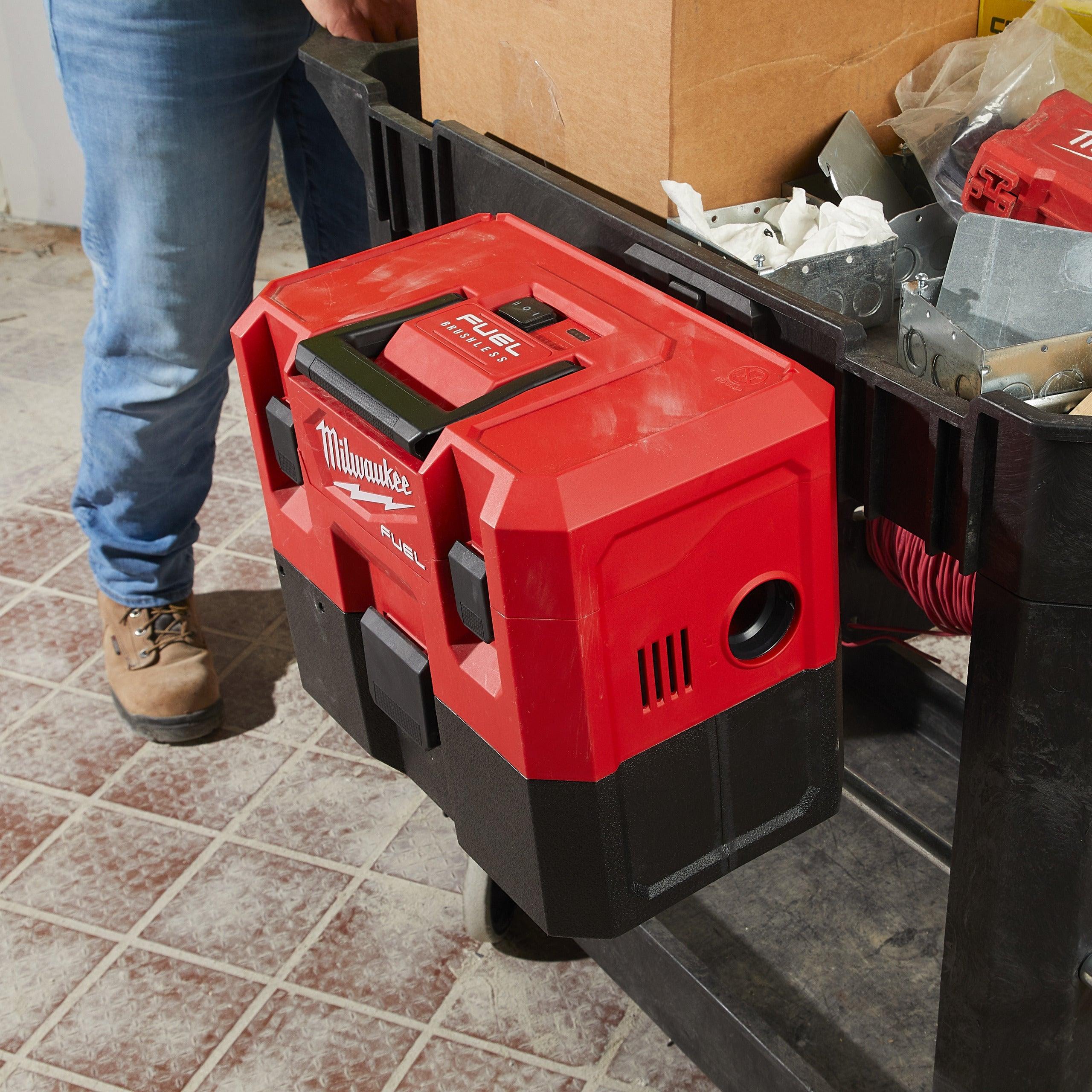 Aspirator umed/uscat M12 FUEL™ Milwaukee M12FVCL-0, cod 4933478186, fără acumulator, fără încărcător, fără cutie - BIG STORE (Dynamic Tools SRL)