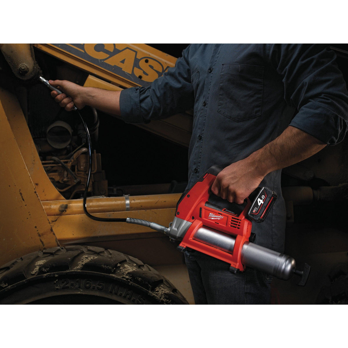 Pistol de gresat M12™ subcompact Milwaukee M12GG-401B, cod 4933441675, 1 x M12 B4 acumulator, C12 C încărcător, geantă pentru scule - BIG STORE (Dynamic Tools SRL)