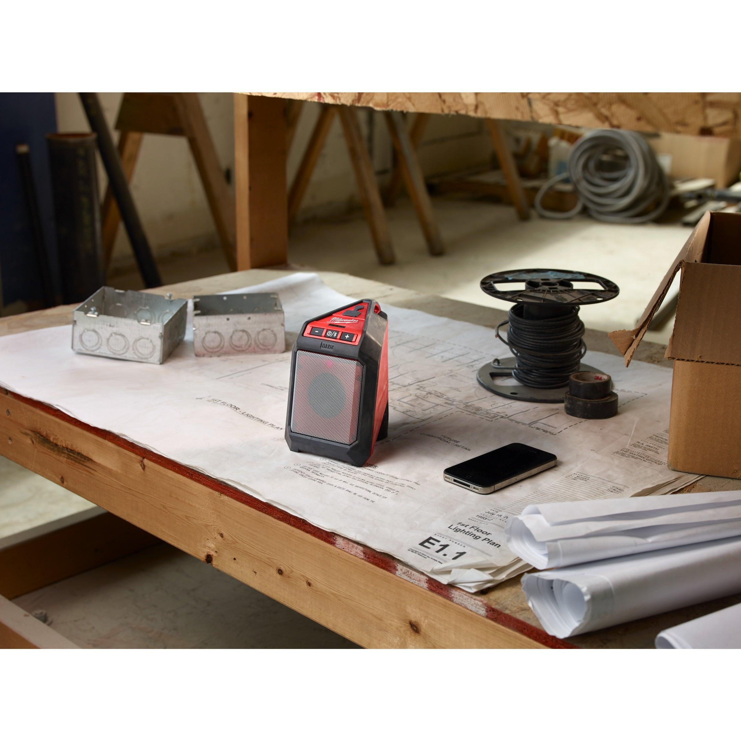 Difuzor pentru șantier cu Bluetooth® M12™ Milwaukee M12JSSP-0, fără acumulator, fără încărcător, fără cutie, cod 4933448380 - BIG STORE (Dynamic Tools SRL)
