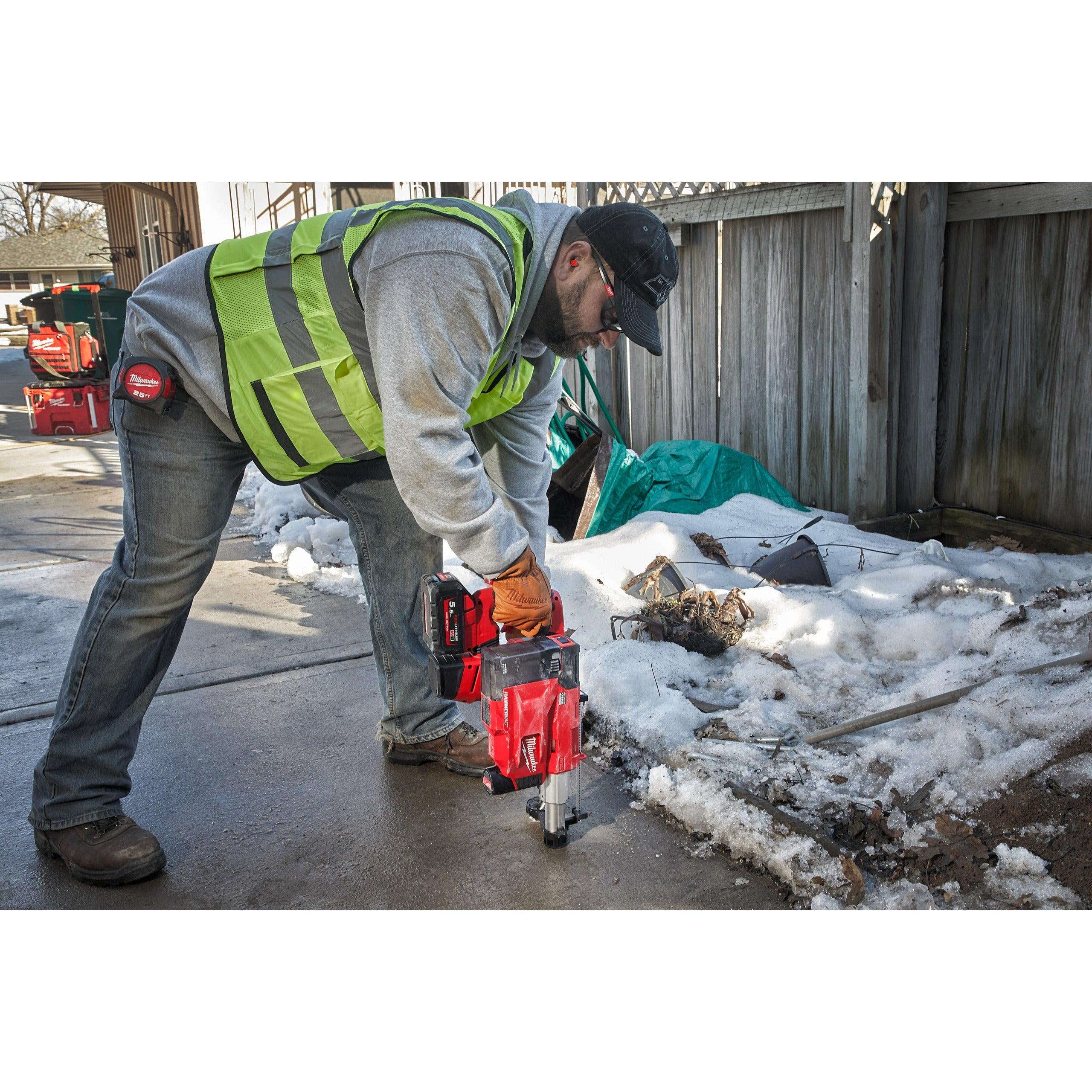 Aspirator de praf universal M12™ - clasa L Milwaukee M12UDEL-201B, cod 4933471461, 1 x M12 B2 acumulator, C12 C încărcător, geantă pentru scule - BIG STORE (Dynamic Tools SRL)