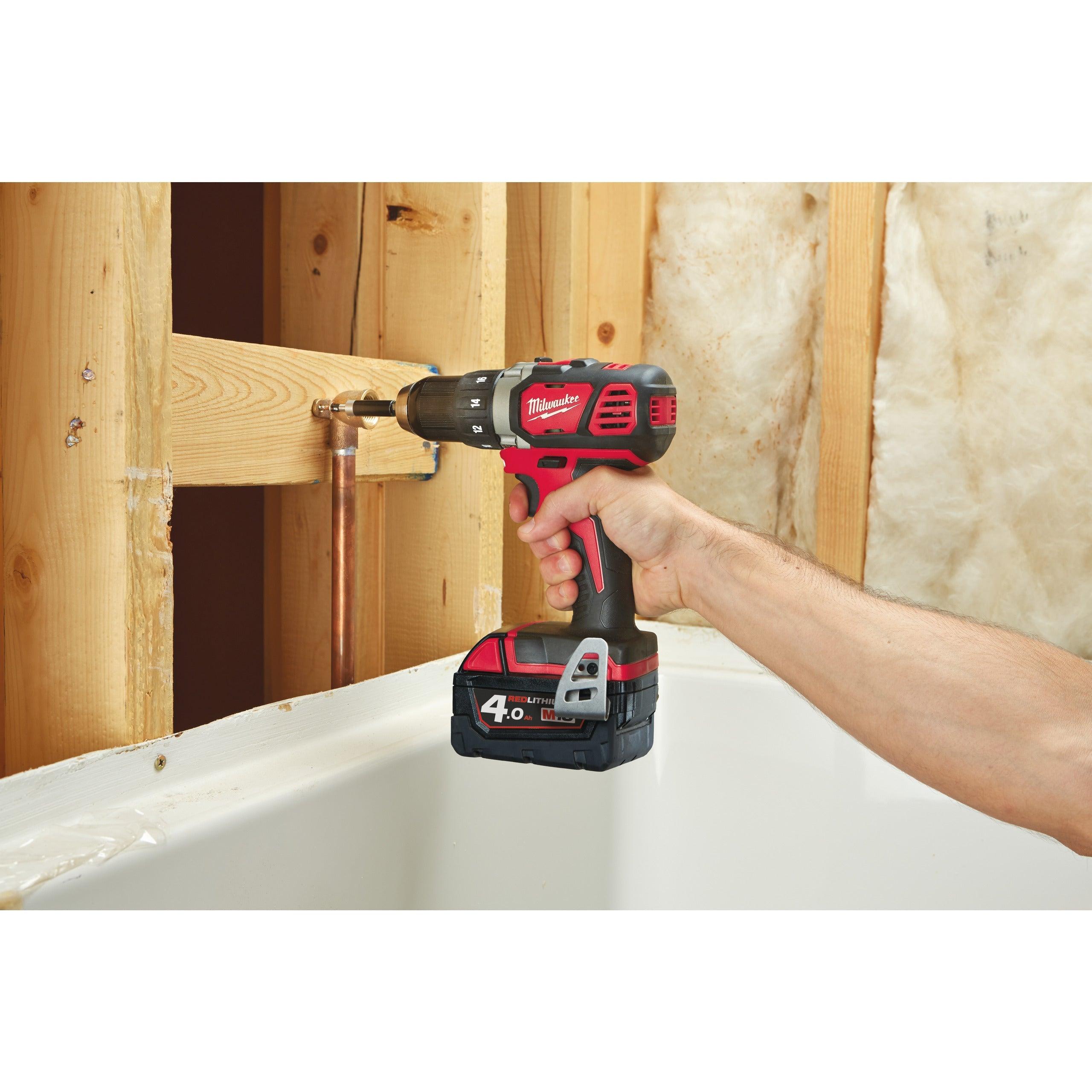 Mașină de găurit compactă M18™ Milwaukee M18BDD-402C, cod 4933443565, 2 x M18 B4 acumulator, M12-18 C încărcător, cutie plastic - BIG STORE (Dynamic Tools SRL)