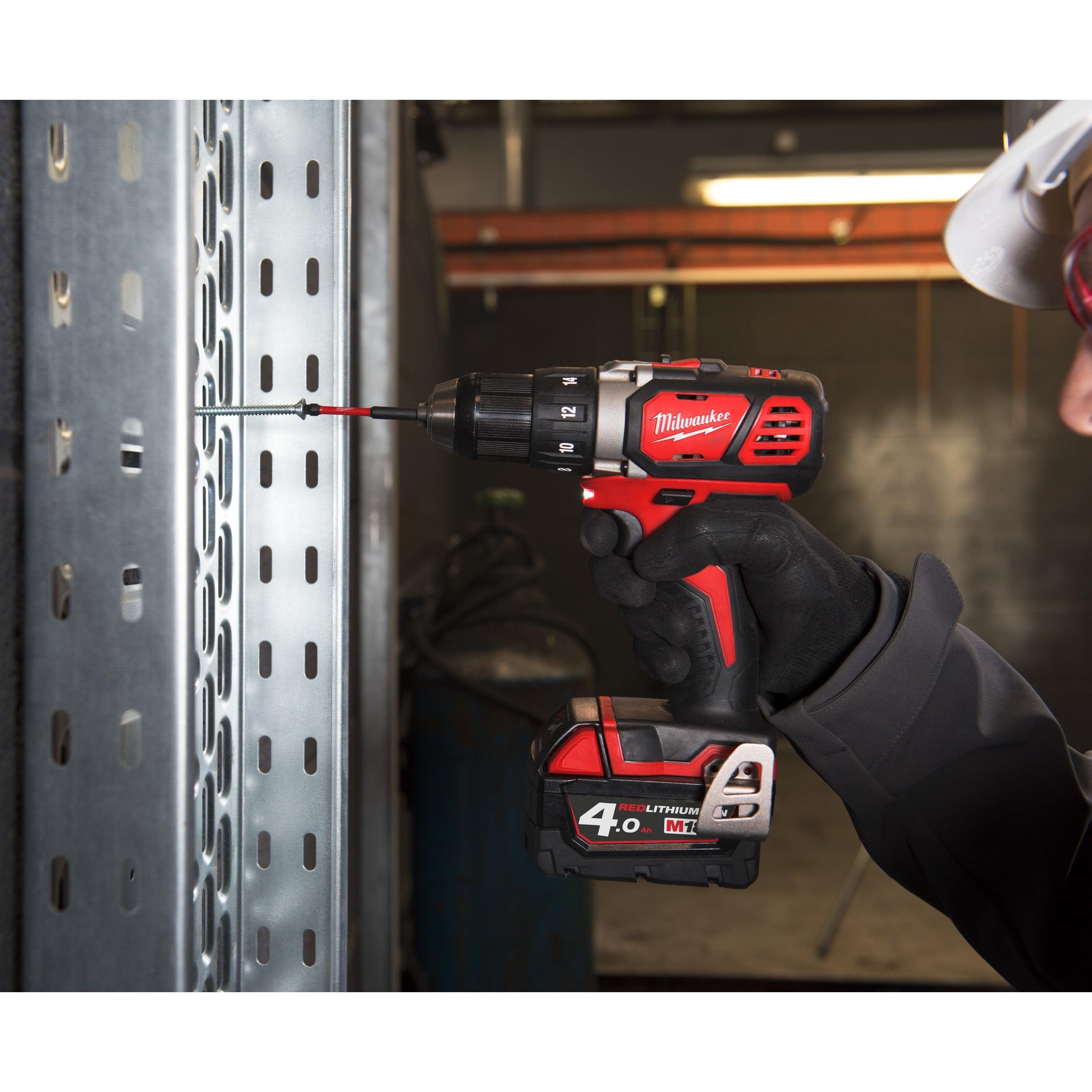Mașină de găurit compactă M18™ Milwaukee M18BDD-402C, cod 4933443565, 2 x M18 B4 acumulator, M12-18 C încărcător, cutie plastic - BIG STORE (Dynamic Tools SRL)