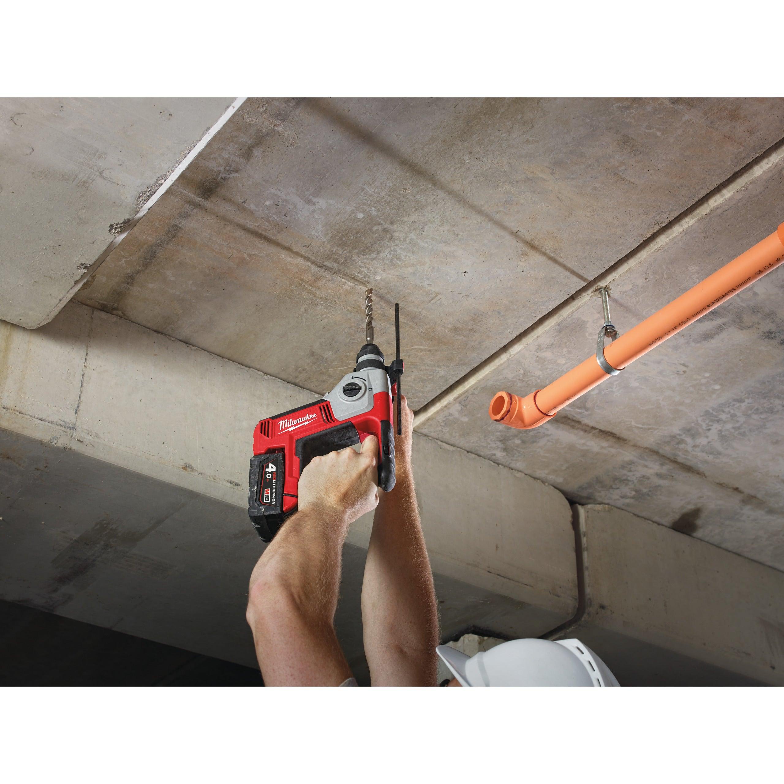 Ciocan rotopercutor compact SDS-PLUS M18™ Milwaukee M18BH-402C, cod 4933443330, 2 x M18 B4 acumulator, M12-18 C încărcător, cutie plastic - BIG STORE (Dynamic Tools SRL)