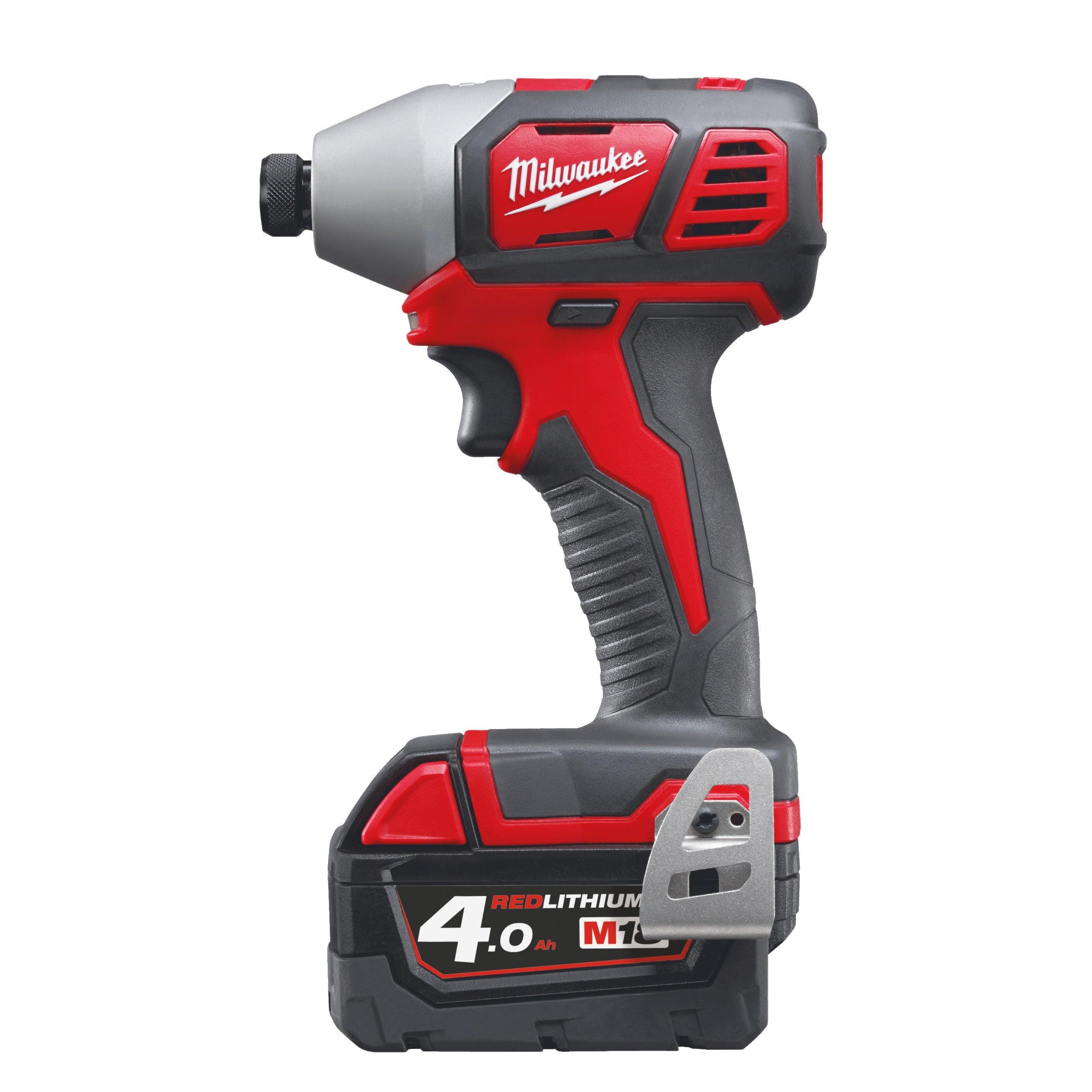 Mașină de înșurubat cu impact compactă 1/4″ Hex 180Nm 18V Milwaukee M18BID-402C, M18™, cod 4933443580, 2 x M18 B4 acumulator, M12-18 C încărcător, cutie plastic - BIG STORE (Dynamic Tools SRL)
