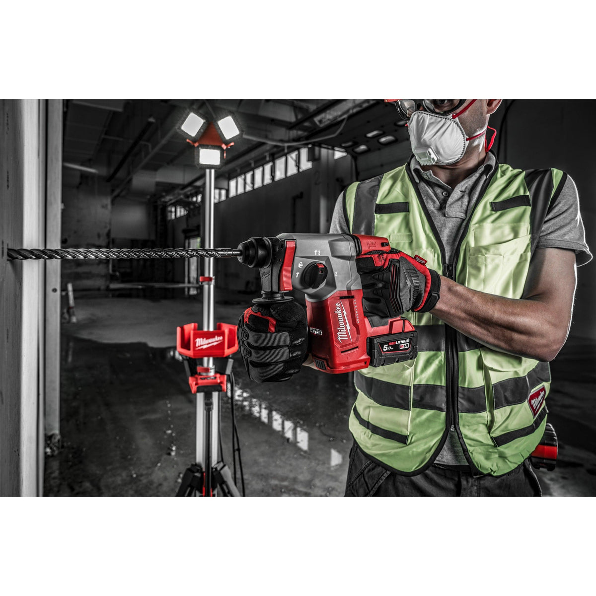 Ciocan rotopercutor SDS-Plus 26 mm fără perii cu 4 funcții M18™ Milwaukee M18BLH-502X, cod 4933478894, 2 x M18 B5 acumulator, M12-18 FC încărcător, cutie HD - BIG STORE (Dynamic Tools SRL)