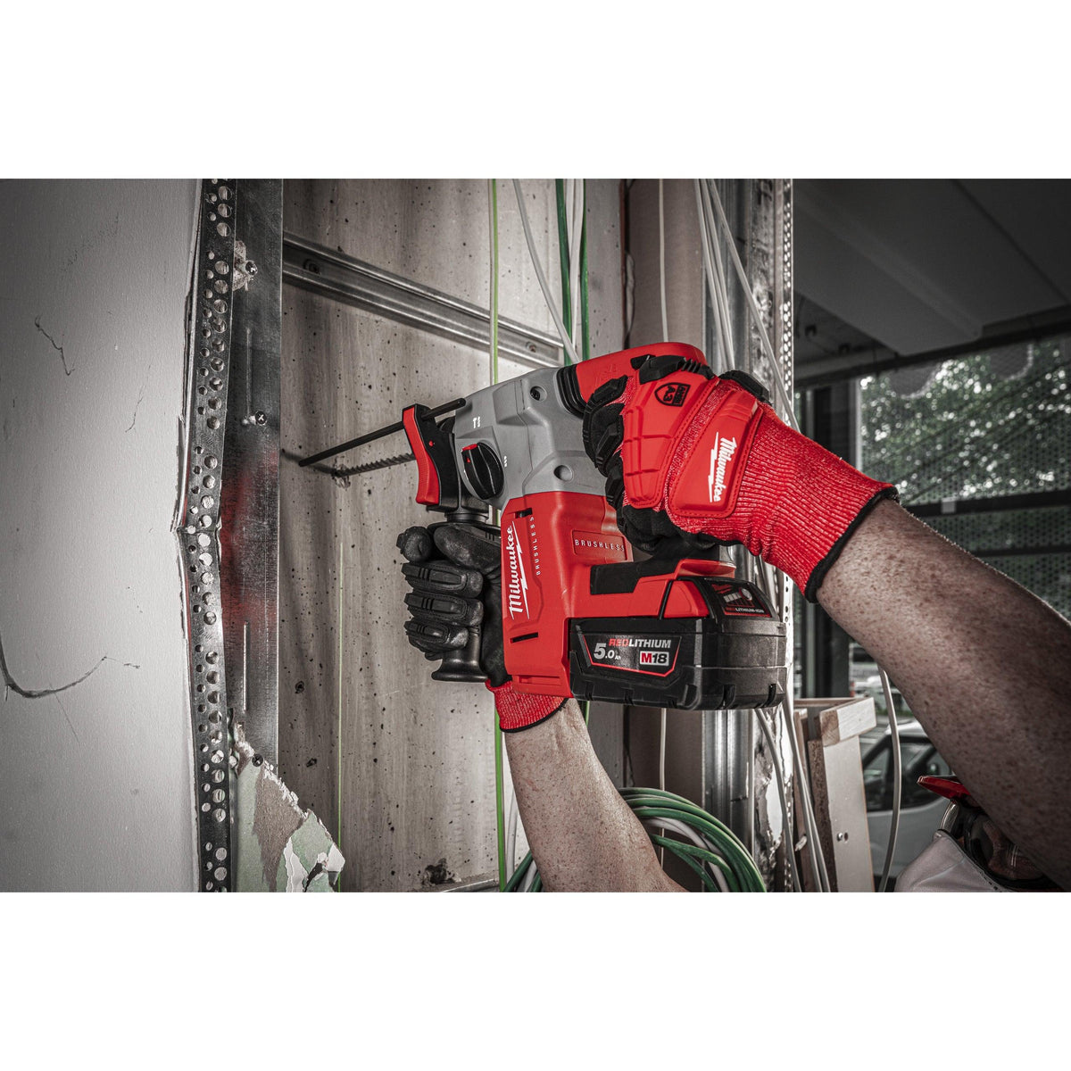 Ciocan rotopercutor SDS-Plus 26 mm fără perii cu 4 funcții M18™ Milwaukee M18BLH-502X, cod 4933478894, 2 x M18 B5 acumulator, M12-18 FC încărcător, cutie HD - BIG STORE (Dynamic Tools SRL)