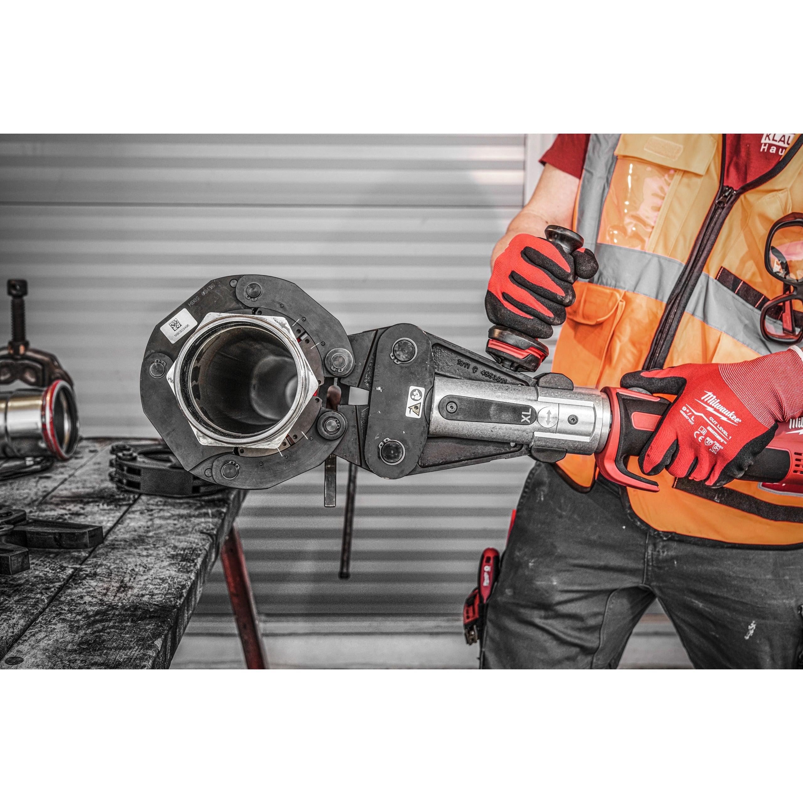 Presă XL M18™ FORCE LOGIC™ cu motor fără perii Milwaukee M18BLHPTXL-502P, cod 4933479441, 2 x M18 B5 acumulator, M12-18 C încărcător, PACKOUT™ box - BIG STORE (Dynamic Tools SRL)