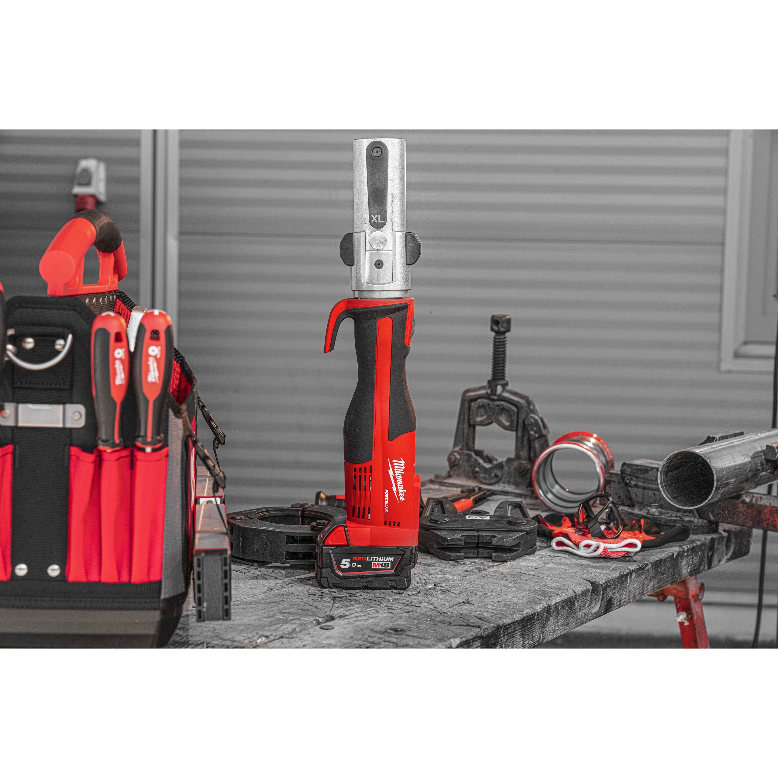 Presă XL M18™ FORCE LOGIC™ cu motor fără perii Milwaukee M18BLHPTXL-502P, cod 4933479441, 2 x M18 B5 acumulator, M12-18 C încărcător, PACKOUT™ box - BIG STORE (Dynamic Tools SRL)