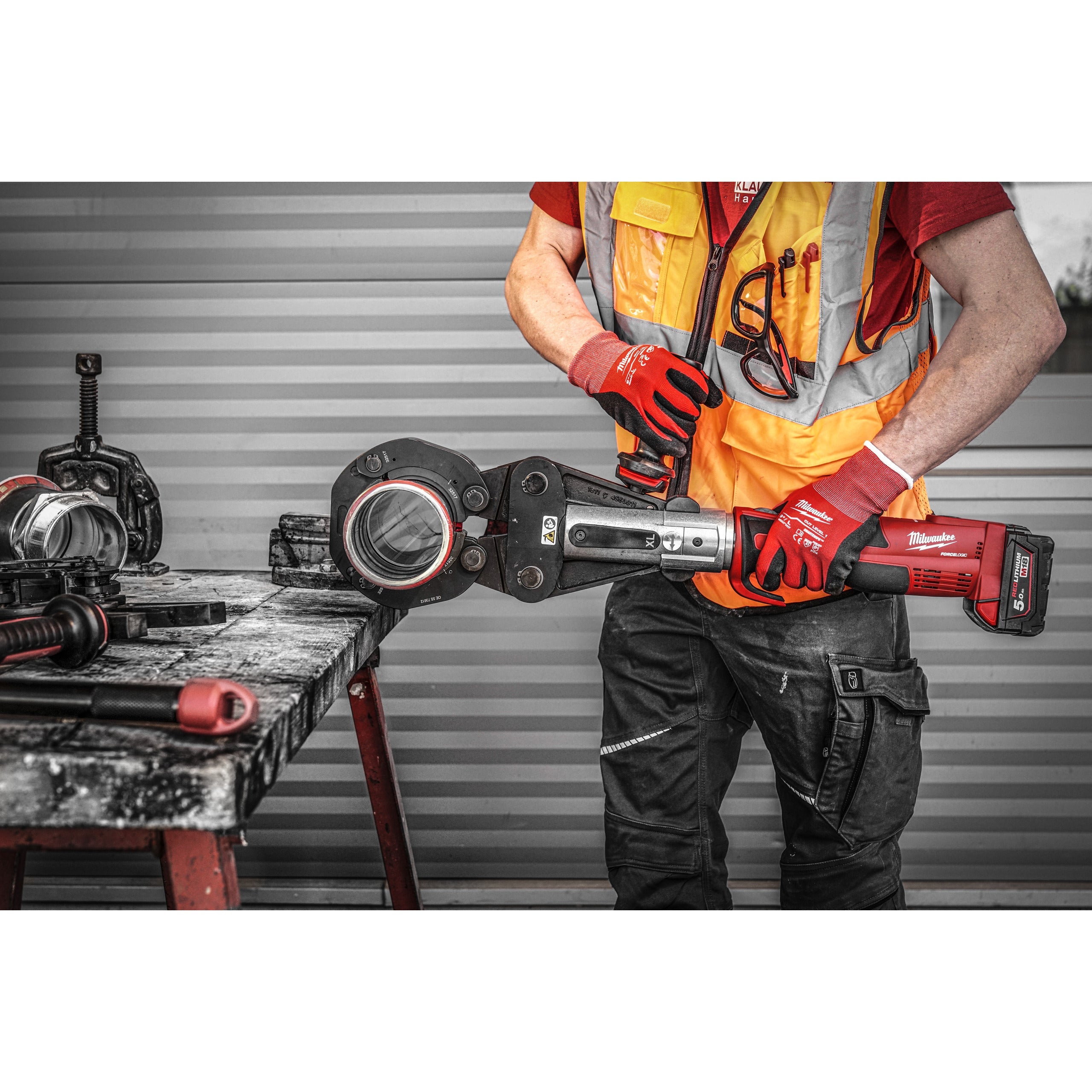 Presă XL M18™ FORCE LOGIC™ cu motor fără perii Milwaukee M18BLHPTXL-502P, cod 4933479441, 2 x M18 B5 acumulator, M12-18 C încărcător, PACKOUT™ box - BIG STORE (Dynamic Tools SRL)