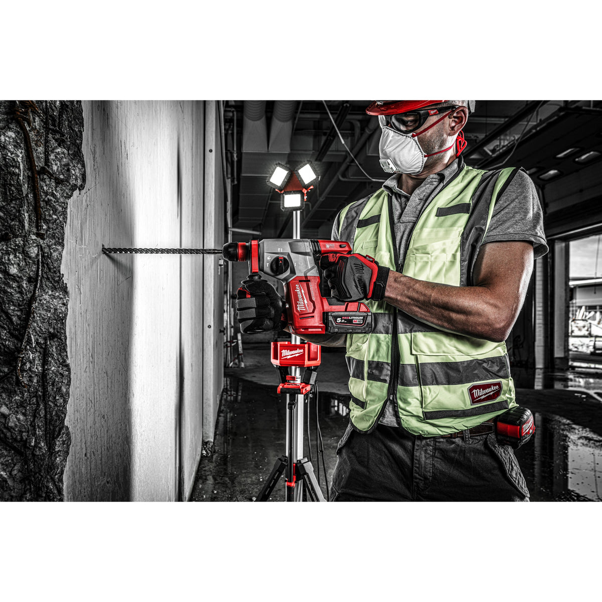 Ciocan rotopercutor SDS-Plus 26 mm fără perii cu 4 funcții și mandrină FIXTEC™ M18™ Milwaukee M18BLHX-502X, cod 4933478892, 2 x M18 B5 acumulator, M12-18 FC încărcător, cutie HD - BIG STORE (Dynamic Tools SRL)