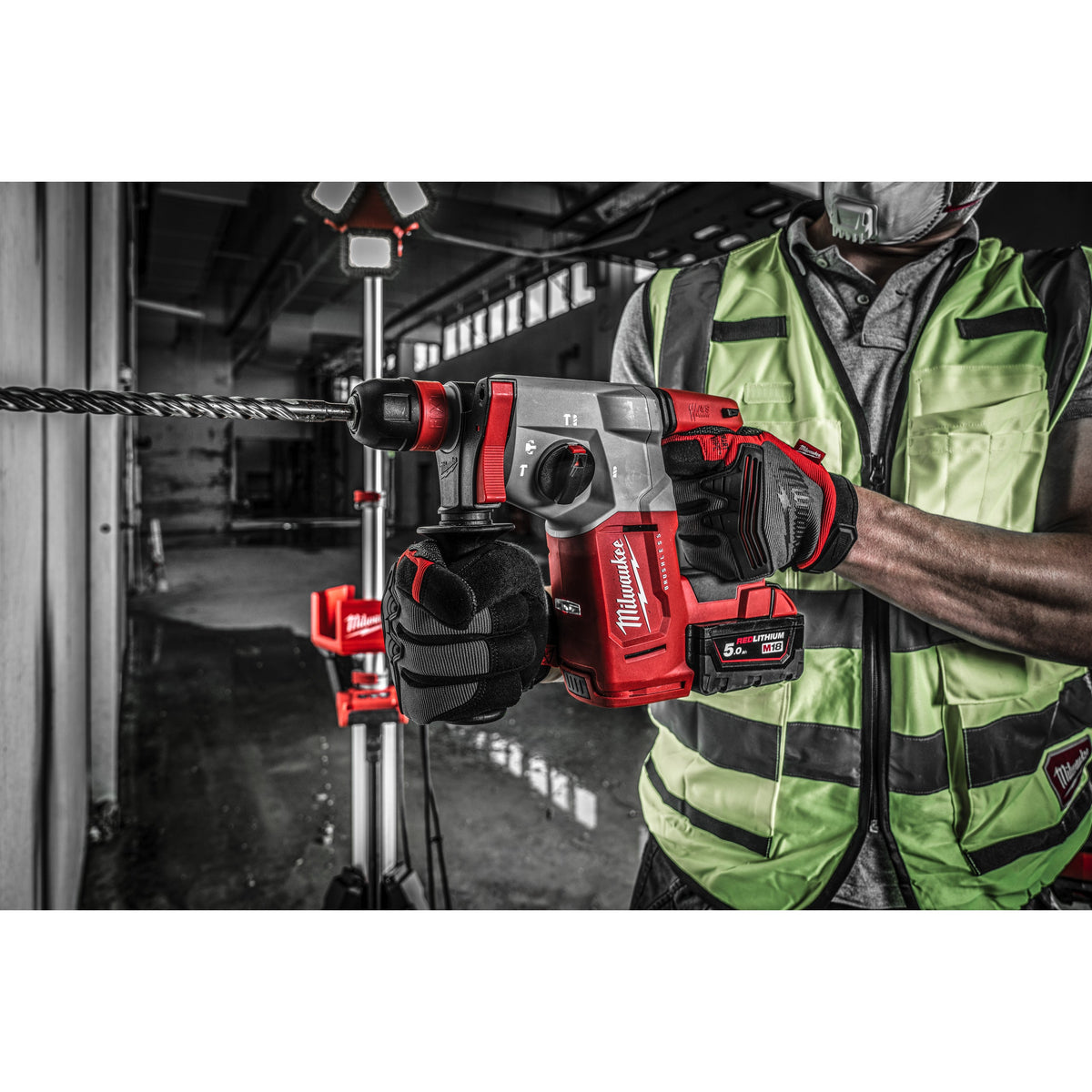 Ciocan rotopercutor SDS-Plus 26 mm fără perii cu 4 funcții și mandrină FIXTEC™ M18™ Milwaukee M18BLHX-502X, cod 4933478892, 2 x M18 B5 acumulator, M12-18 FC încărcător, cutie HD - BIG STORE (Dynamic Tools SRL)