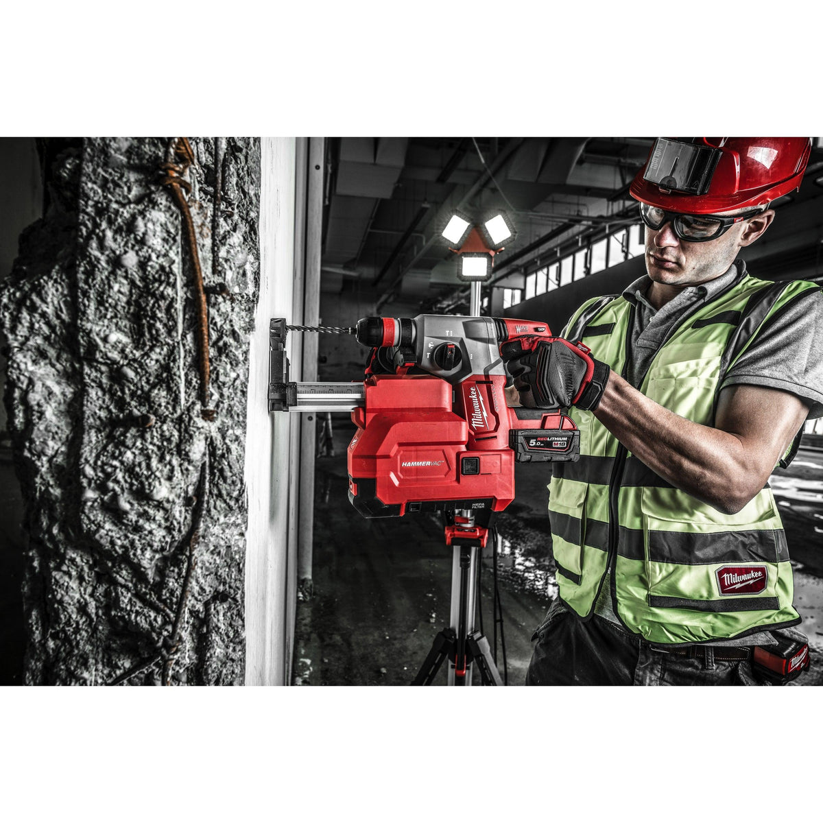 Ciocan rotopercutor SDS-Plus 26 mm fără perii cu 4 funcții și mandrină FIXTEC™ M18™ Milwaukee M18BLHX-502X, cod 4933478892, 2 x M18 B5 acumulator, M12-18 FC încărcător, cutie HD - BIG STORE (Dynamic Tools SRL)