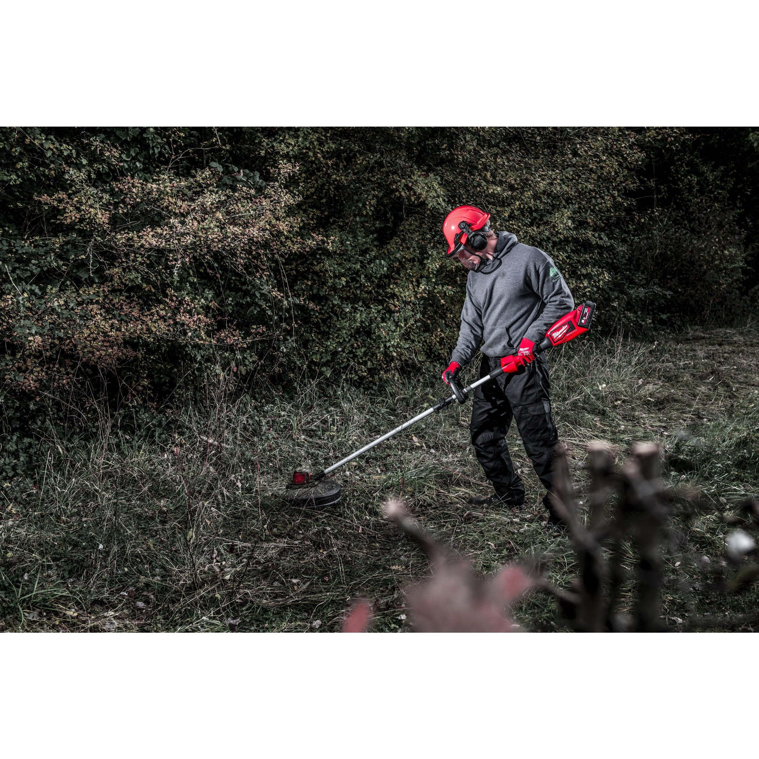 Trimmer cu fir fără perii M18™ Milwaukee M18BLLT-0, fără acumulator, fără încărcător, fără cutie, cod 4933472218 + CADOU: Ochelari 4932478764 - BIG STORE (Dynamic Tools SRL)