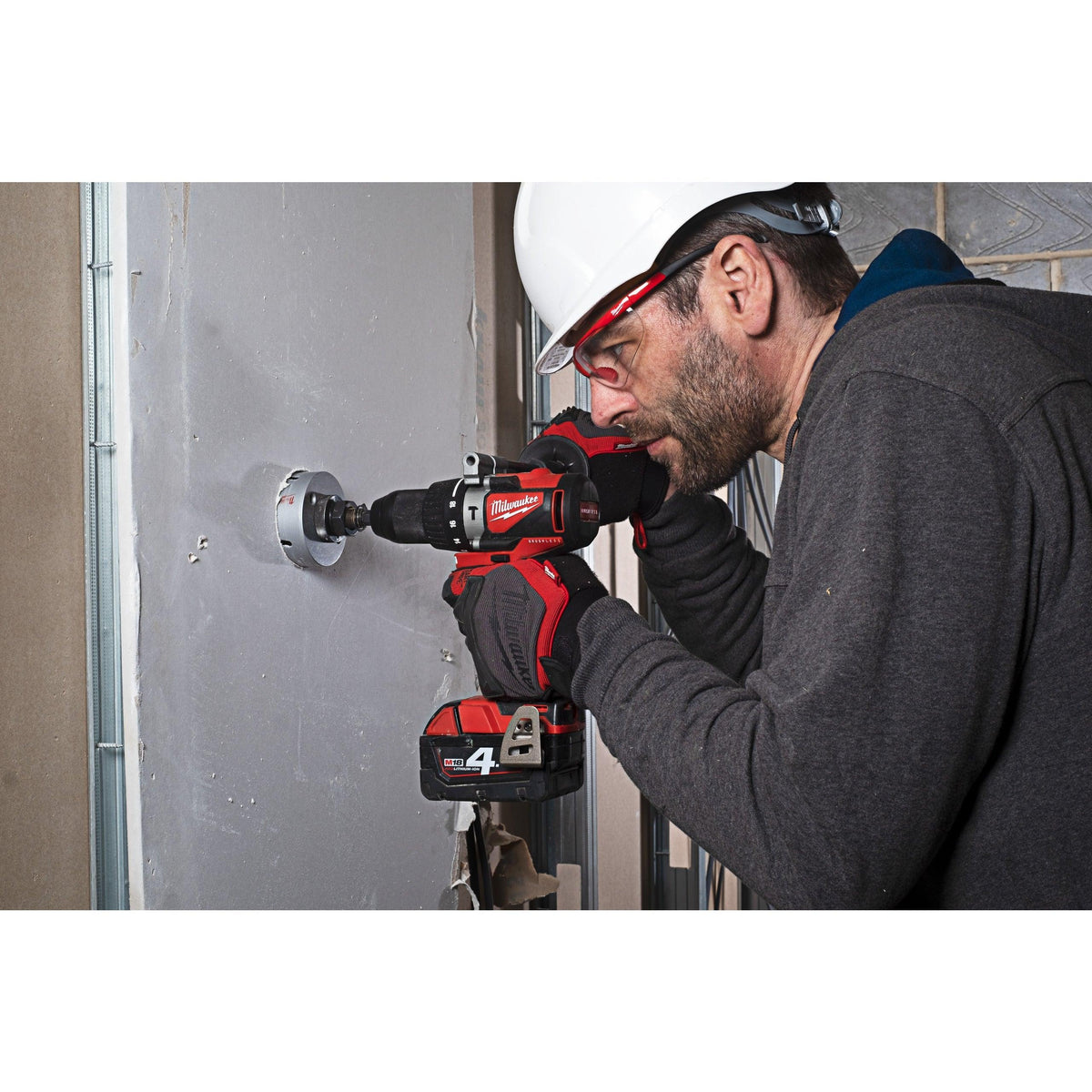Mașină de găurit cu percuție, cu motor fără perii M18™ Milwaukee M18BLPD2-502X, cod 4933464517, 2 x M18 B5 acumulator, M12-18 FC încărcător, cutie HD - BIG STORE (Dynamic Tools SRL)