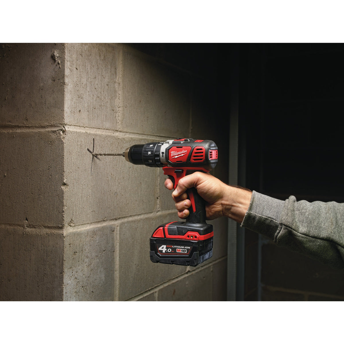 Mașină de găurit cu percuție compactă M18™ Milwaukee M18BPD-402C, cod 4933443520, 2 x M18 B4 acumulator, M12-18 C încărcător, cutie plastic - BIG STORE (Dynamic Tools SRL)