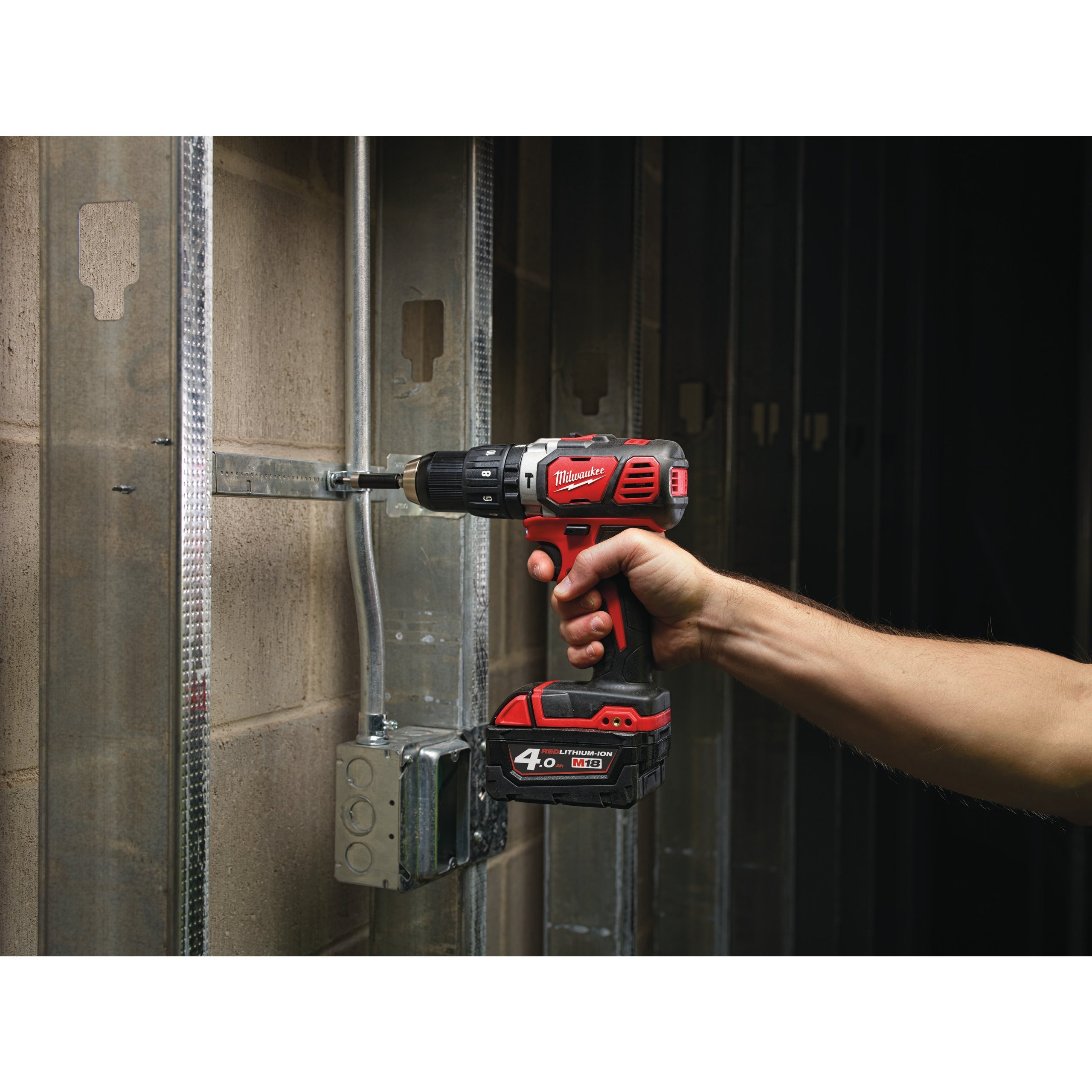 Mașină de găurit cu percuție compactă M18™ Milwaukee M18BPD-402C, cod 4933443520, 2 x M18 B4 acumulator, M12-18 C încărcător, cutie plastic - BIG STORE (Dynamic Tools SRL)