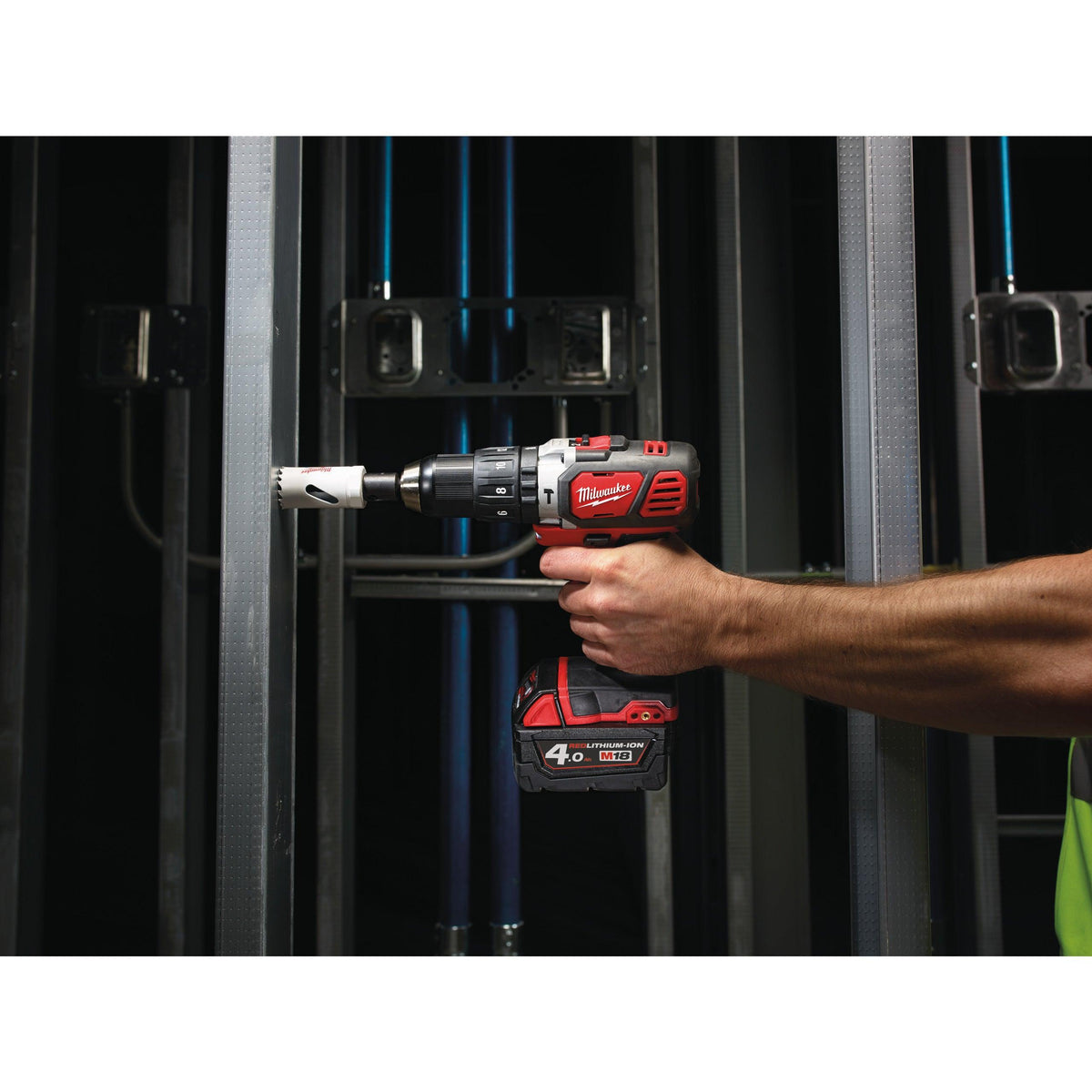 Mașină de găurit cu percuție compactă M18™ Milwaukee M18BPD-402C, cod 4933443520, 2 x M18 B4 acumulator, M12-18 C încărcător, cutie plastic - BIG STORE (Dynamic Tools SRL)