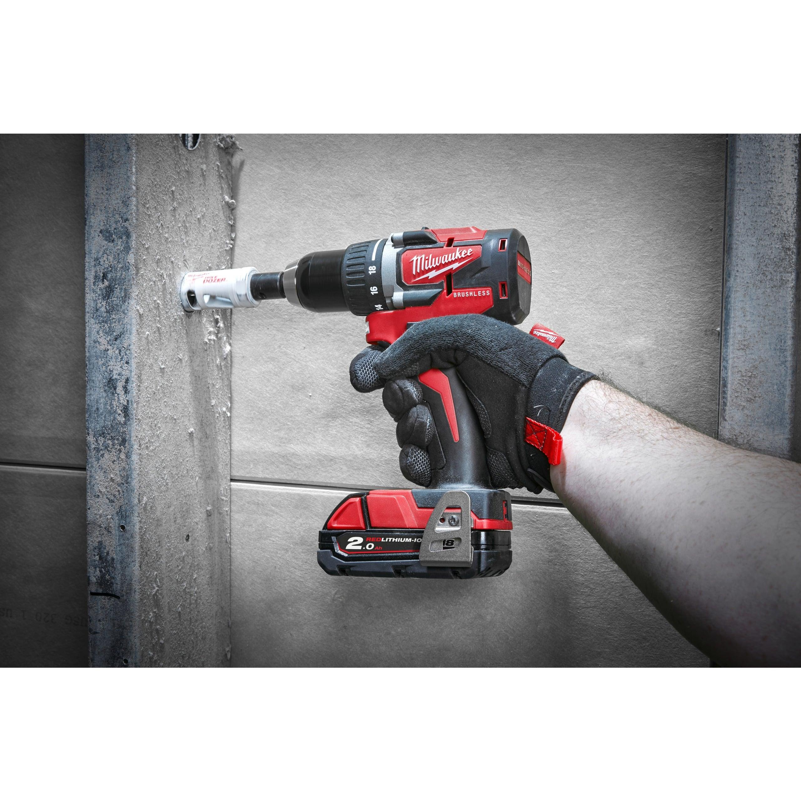 Mașină de găurit, compactă, cu motor fără perii M18™ Milwaukee M18CBLDD-202C, cod 4933464317, 2 x M18 B2 acumulator, M12-18 C încărcător, cutie plastic - BIG STORE (Dynamic Tools SRL)