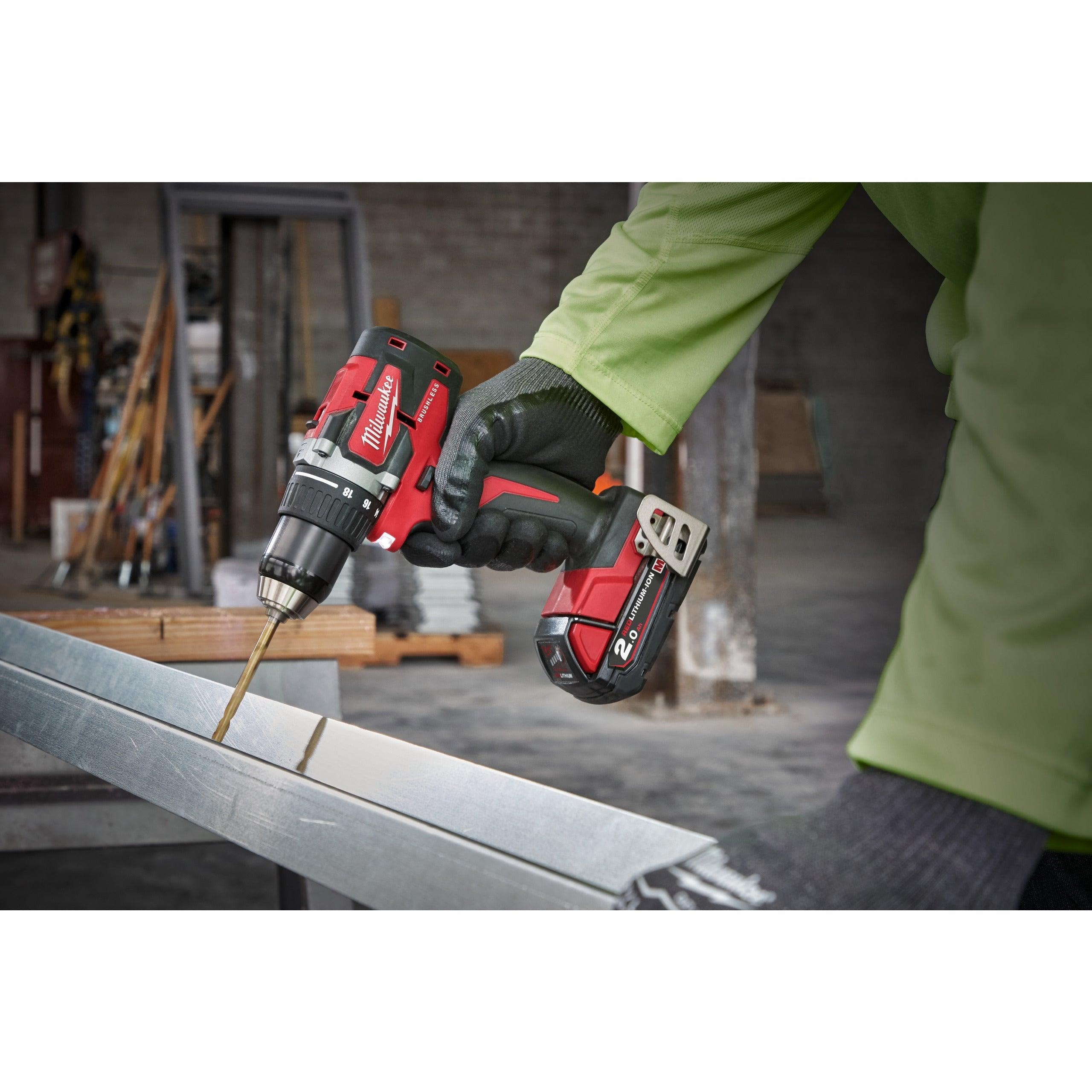 Mașină de găurit, compactă, cu motor fără perii M18™ Milwaukee M18CBLDD-202C, cod 4933464317, 2 x M18 B2 acumulator, M12-18 C încărcător, cutie plastic - BIG STORE (Dynamic Tools SRL)