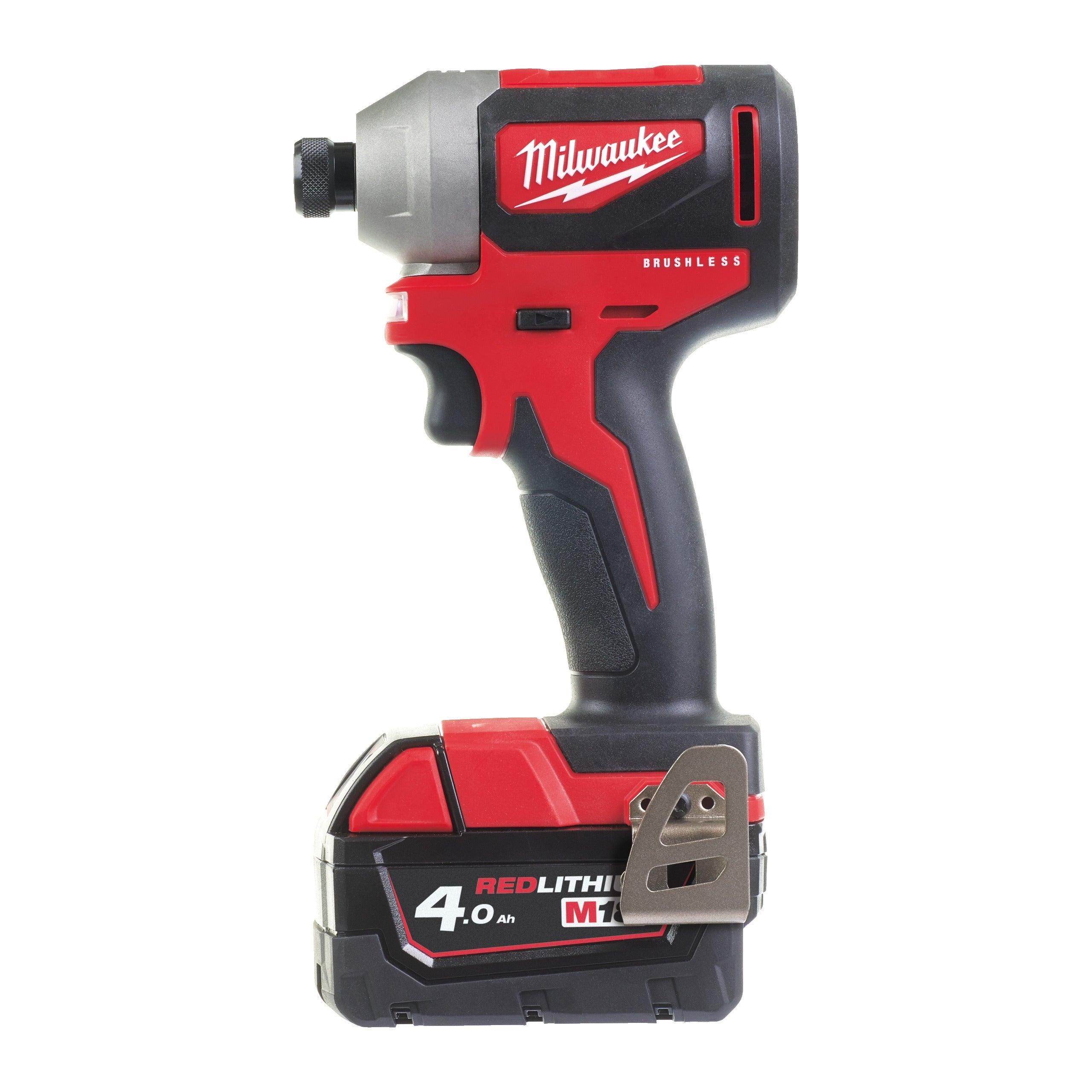 Mașină de înșurubat cu impact Milwaukee 1/4″ Hex 180Nm 18V M18CBLID-402C, M18™ compactă cu motor fără perii, cod 4933464534, 2 x M18 B4 acumulator, M12-18 C încărcător, cutie plastic - BIG STORE (Dynamic Tools SRL)