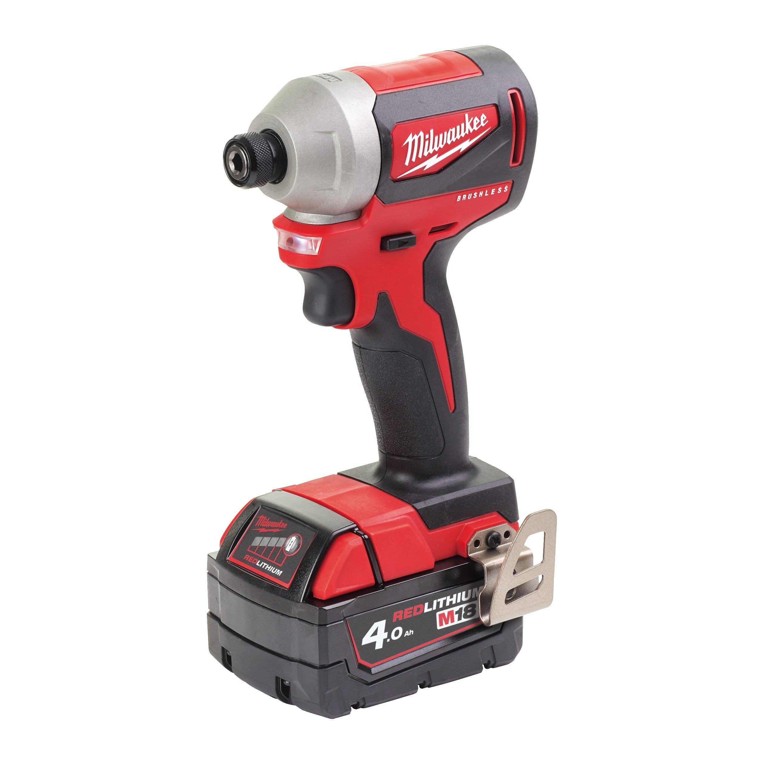 Mașină de înșurubat cu impact Milwaukee 1/4″ Hex 180Nm 18V M18CBLID-402C, M18™ compactă cu motor fără perii, cod 4933464534, 2 x M18 B4 acumulator, M12-18 C încărcător, cutie plastic - BIG STORE (Dynamic Tools SRL)