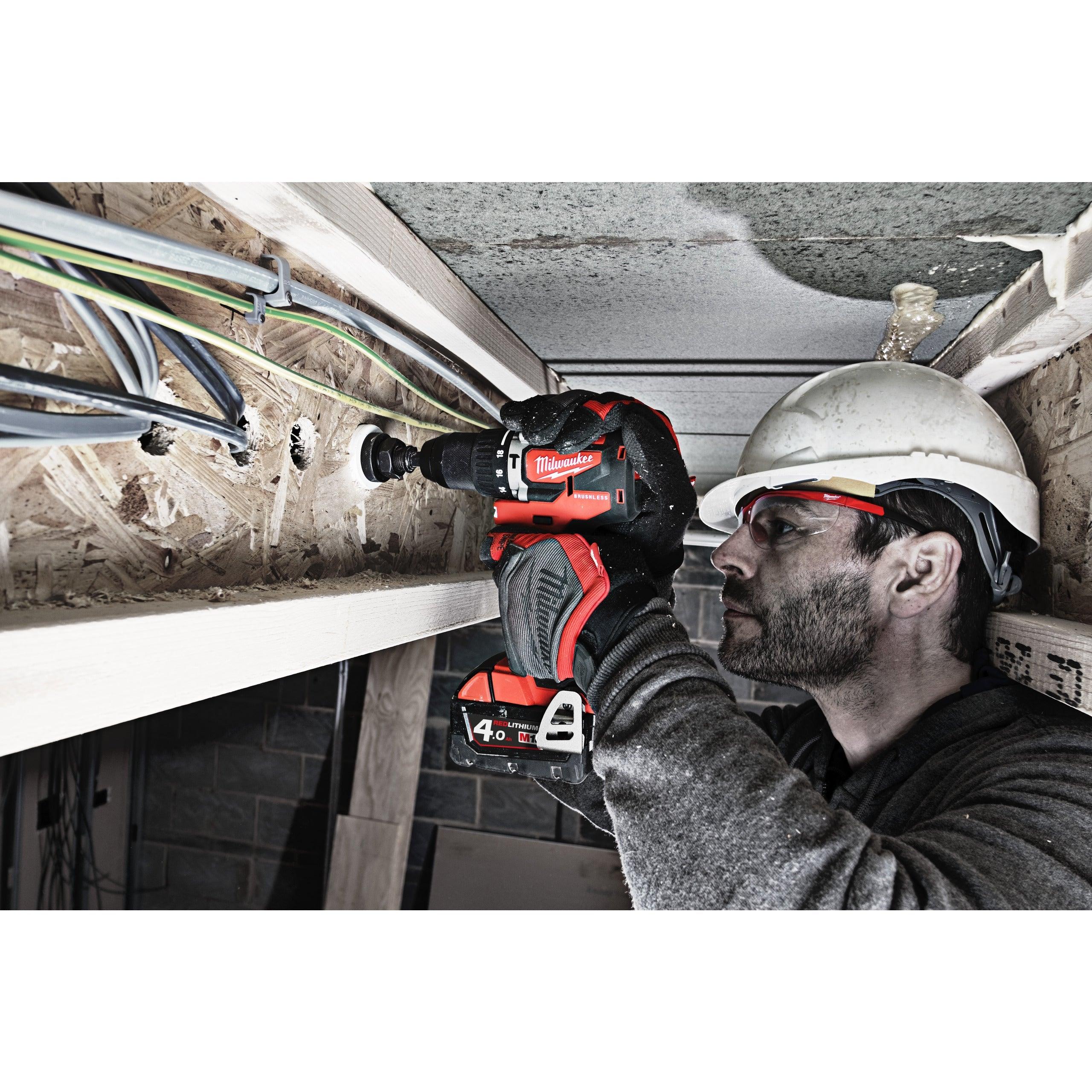 Mașină de găurit cu percuție, compactă cu motor fără perii M18™ Milwaukee M18 CBLPD-402C, cod 4933464537, 2 x M18 B4 acumulator, M12-18 C încărcător, cutie plastic - BIG STORE (Dynamic Tools SRL)