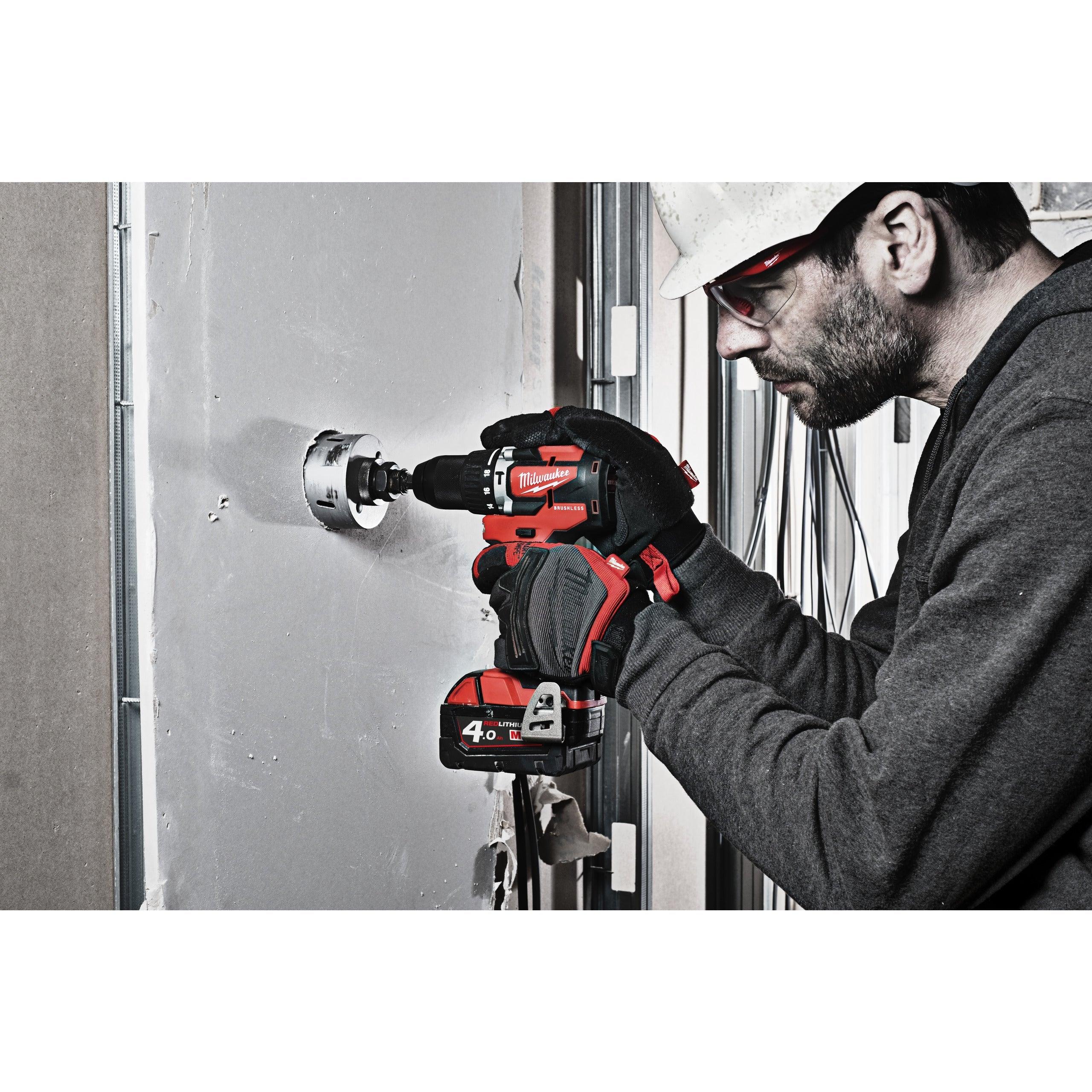Mașină de găurit cu percuție, compactă cu motor fără perii M18™ Milwaukee M18 CBLPD-402C, cod 4933464537, 2 x M18 B4 acumulator, M12-18 C încărcător, cutie plastic - BIG STORE (Dynamic Tools SRL)