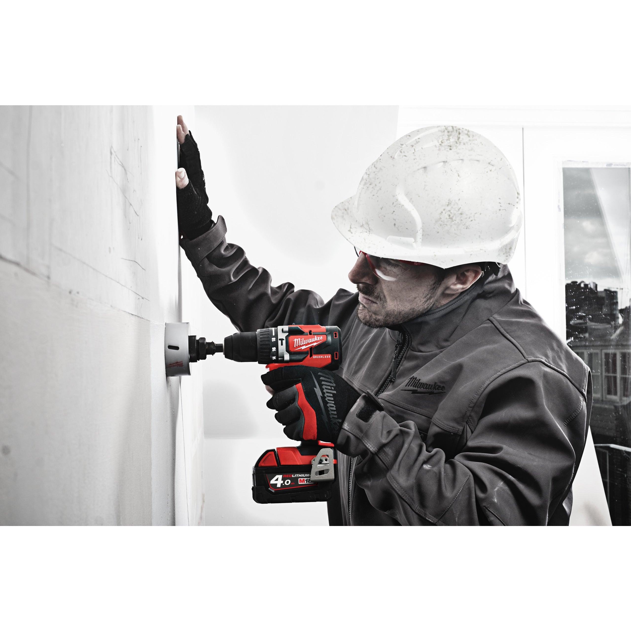 Mașină de găurit cu percuție, compactă cu motor fără perii M18™ Milwaukee M18 CBLPD-402C, cod 4933464537, 2 x M18 B4 acumulator, M12-18 C încărcător, cutie plastic - BIG STORE (Dynamic Tools SRL)