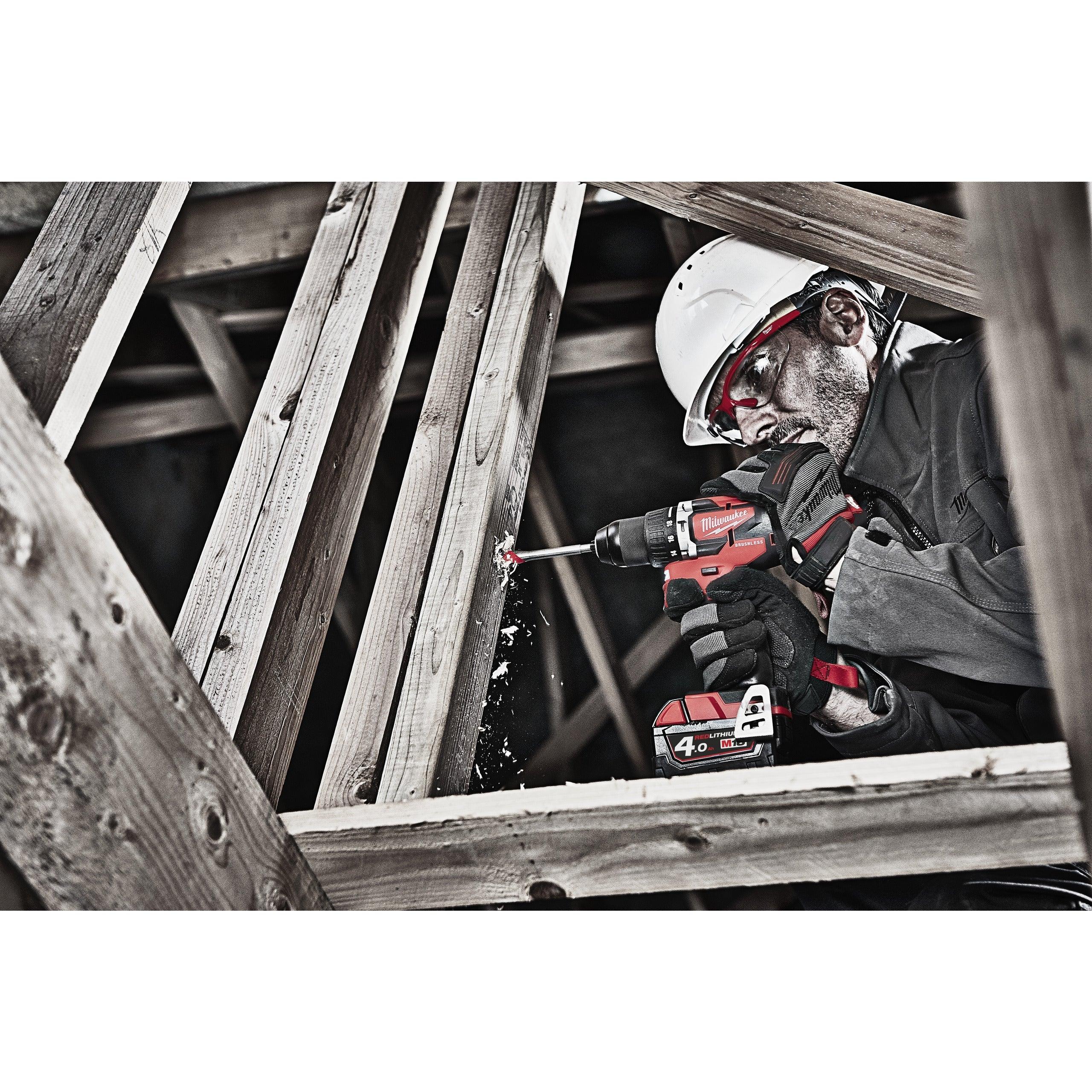 Mașină de găurit cu percuție, compactă cu motor fără perii M18™ Milwaukee M18 CBLPD-402C, cod 4933464537, 2 x M18 B4 acumulator, M12-18 C încărcător, cutie plastic - BIG STORE (Dynamic Tools SRL)