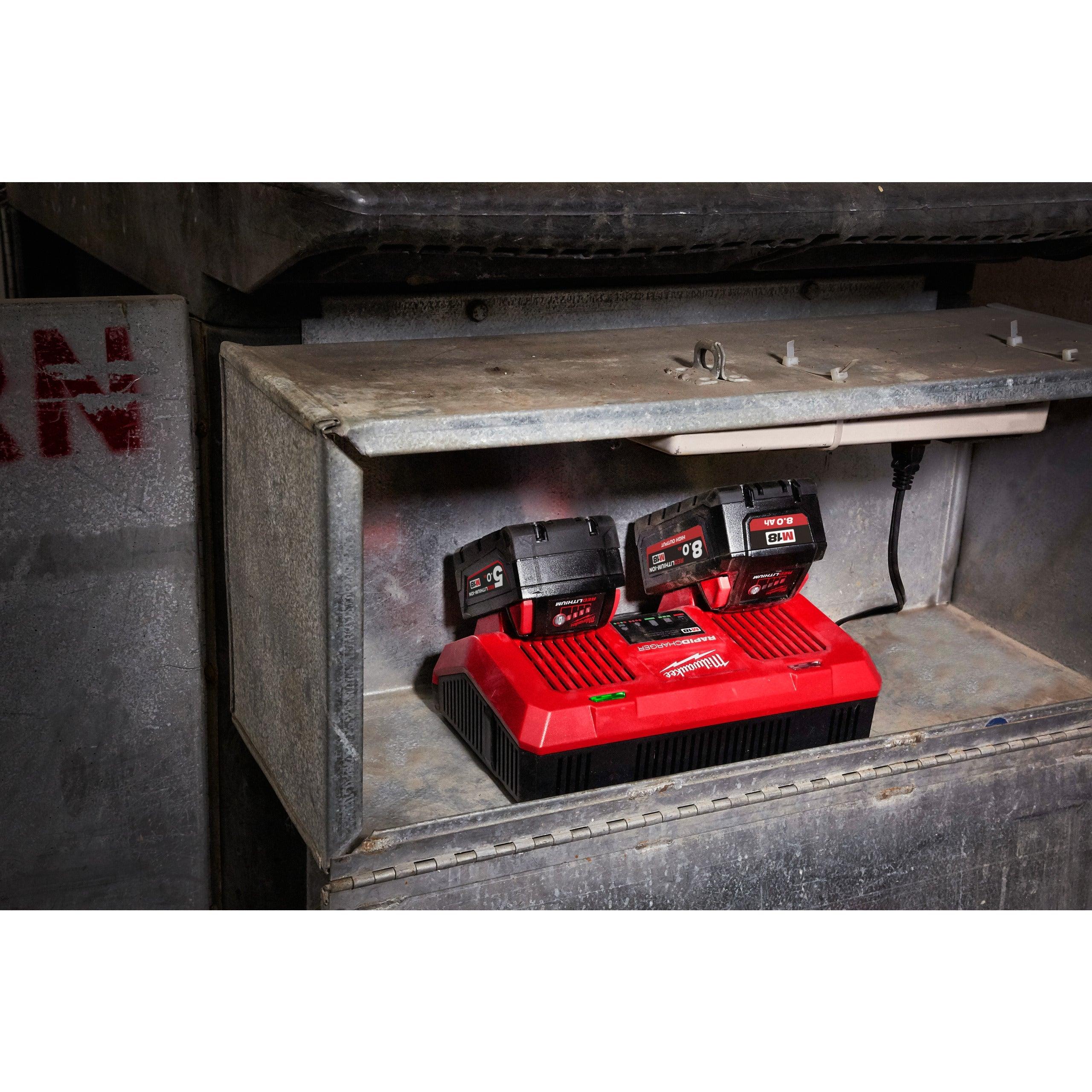 Încărcător dublu M18™ Milwaukee M18DFC, cod 4932472073 - BIG STORE (Dynamic Tools SRL)