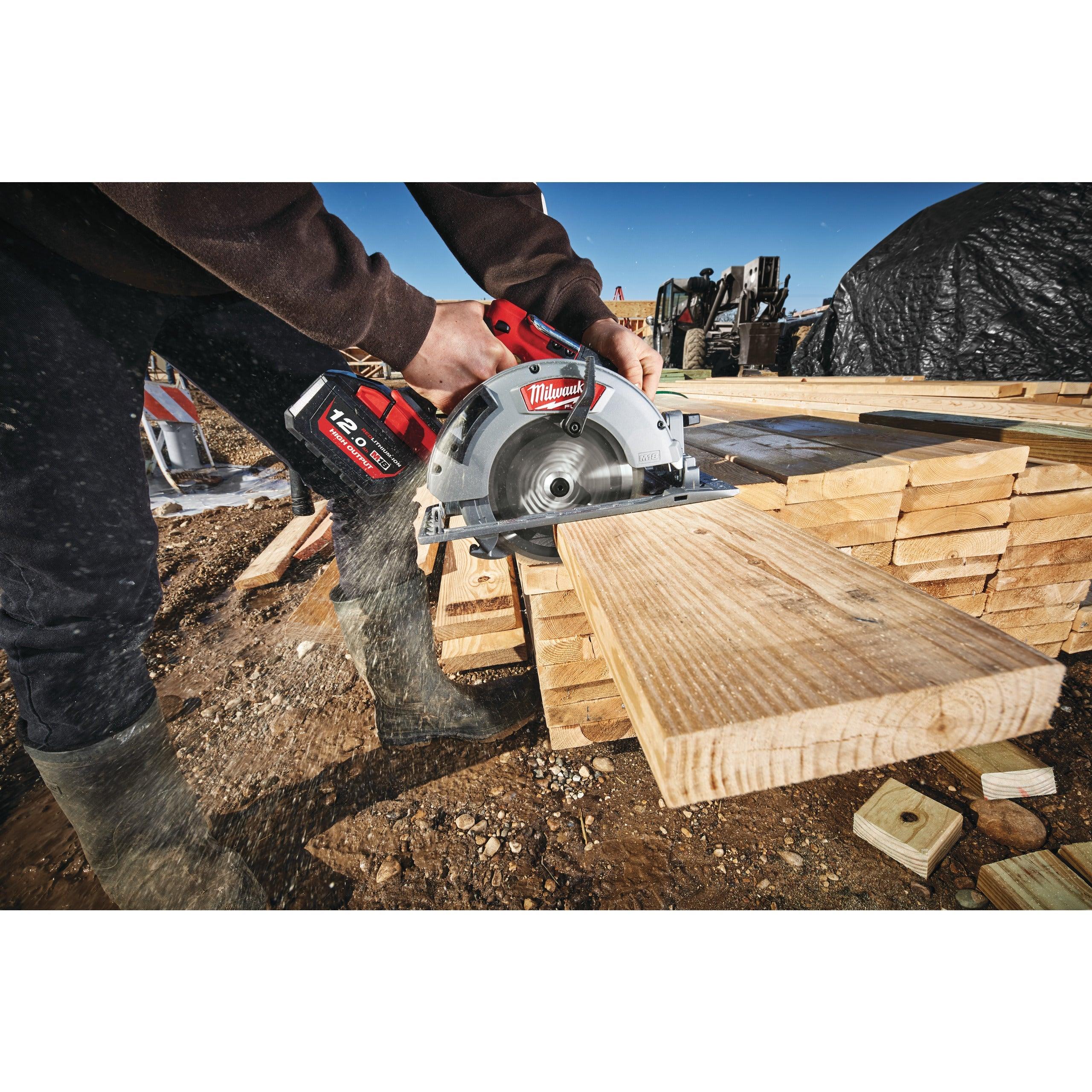 Fierăstrău circular pentru lemn și plastic M18 FUEL™ 66 mm Milwaukee M18FCS66-0, cod 4933464725, fără acumulator, fără încărcător, fără cutie - BIG STORE (Dynamic Tools SRL)