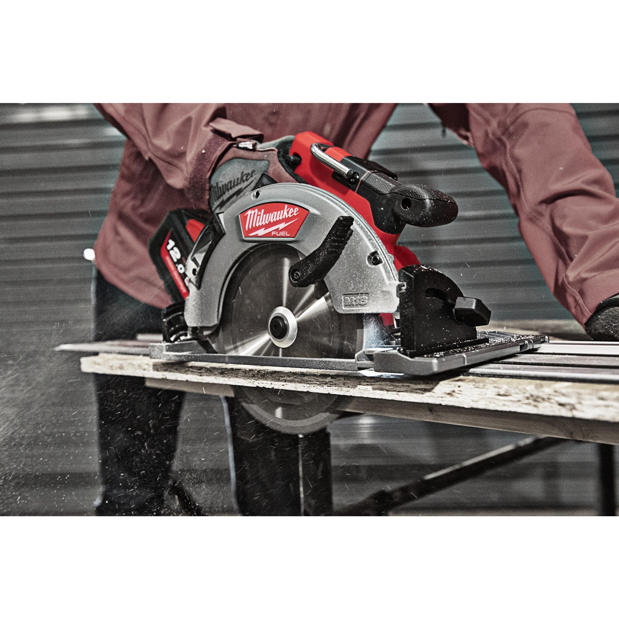 Fierăstrău circular pentru lemn și plastic M18 FUEL™ 66 mm Milwaukee M18FCSG66-0, cod 4933472163, fără acumulator, fără încărcător, fără cutie - BIG STORE (Dynamic Tools SRL)
