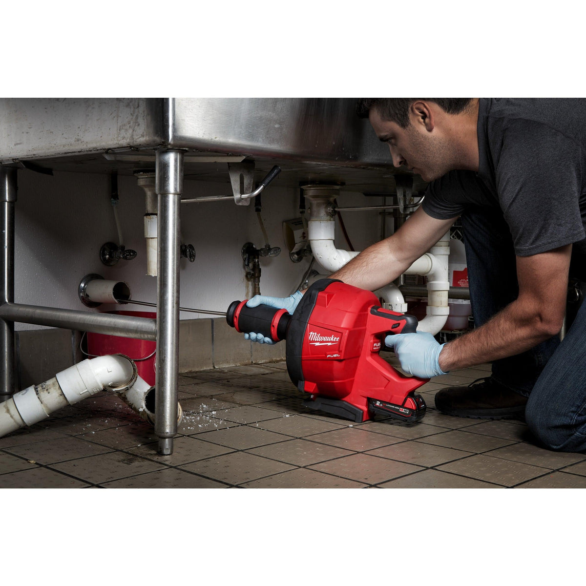 Mașină desfundat țevi M18 FUEL™ - alimentare 10 mm Milwaukee M18FDCPF10-0C, cod 4933459684, fără acumulator, fără încărcător, găleată - BIG STORE (Dynamic Tools SRL)