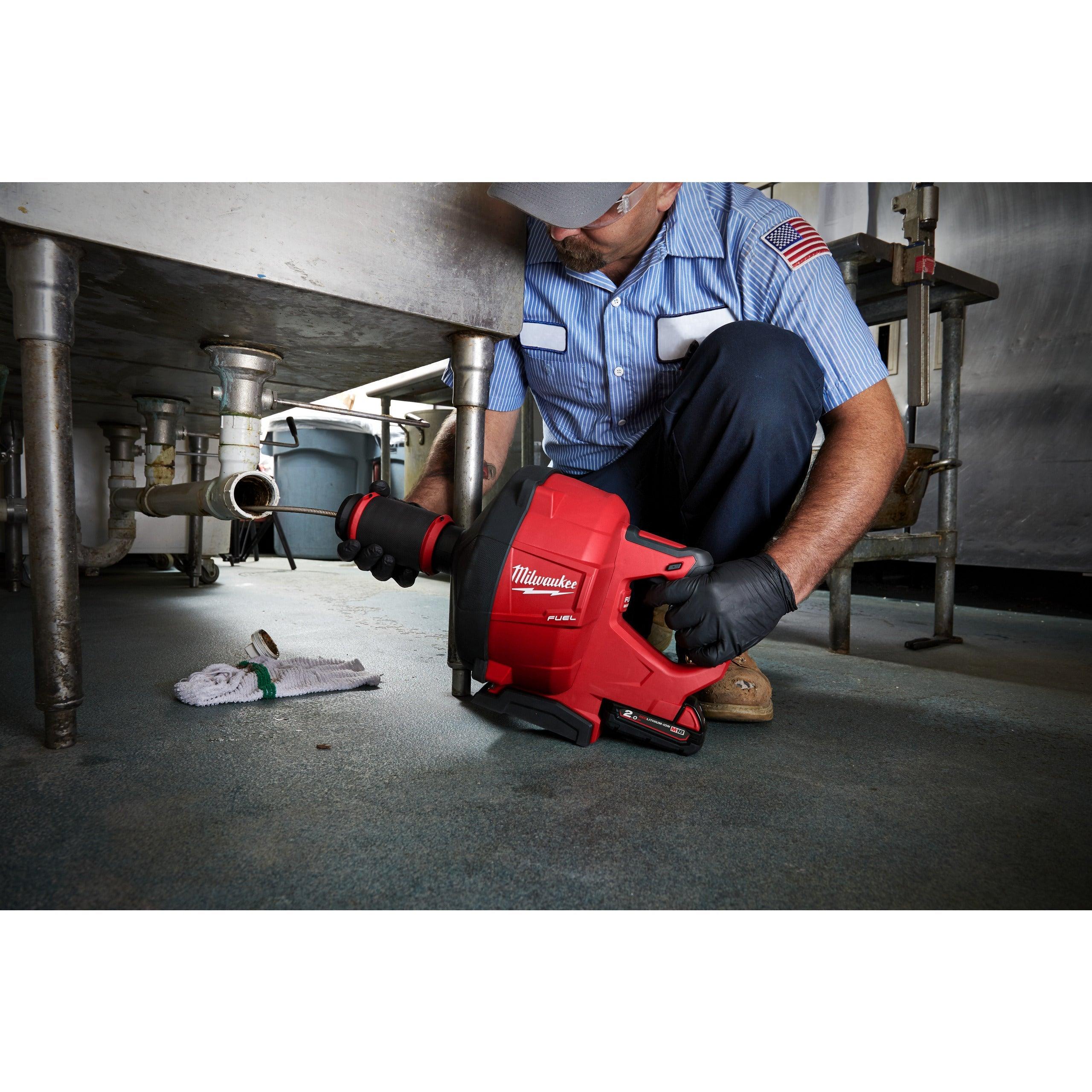 Mașină desfundat țevi M18 FUEL™ - alimentare 10 mm Milwaukee M18FDCPF10-201C, 1 x M18 B2 acumulator, M12-18 FC încărcător, găleată, cod 4933459685 - BIG STORE (Dynamic Tools SRL)