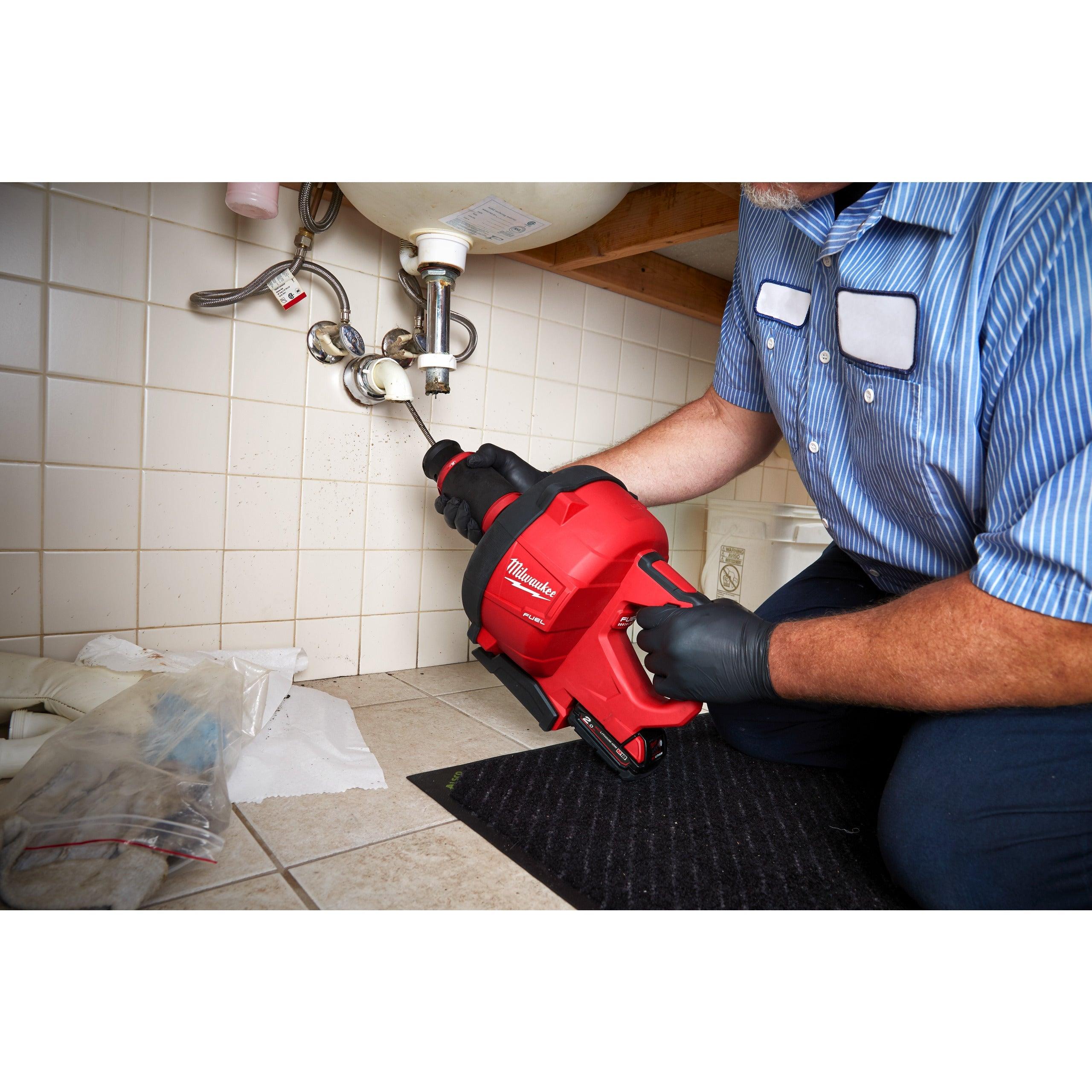 Mașină desfundat țevi M18 FUEL™ - alimentare 10 mm Milwaukee M18FDCPF10-201C, 1 x M18 B2 acumulator, M12-18 FC încărcător, găleată, cod 4933459685 - BIG STORE (Dynamic Tools SRL)