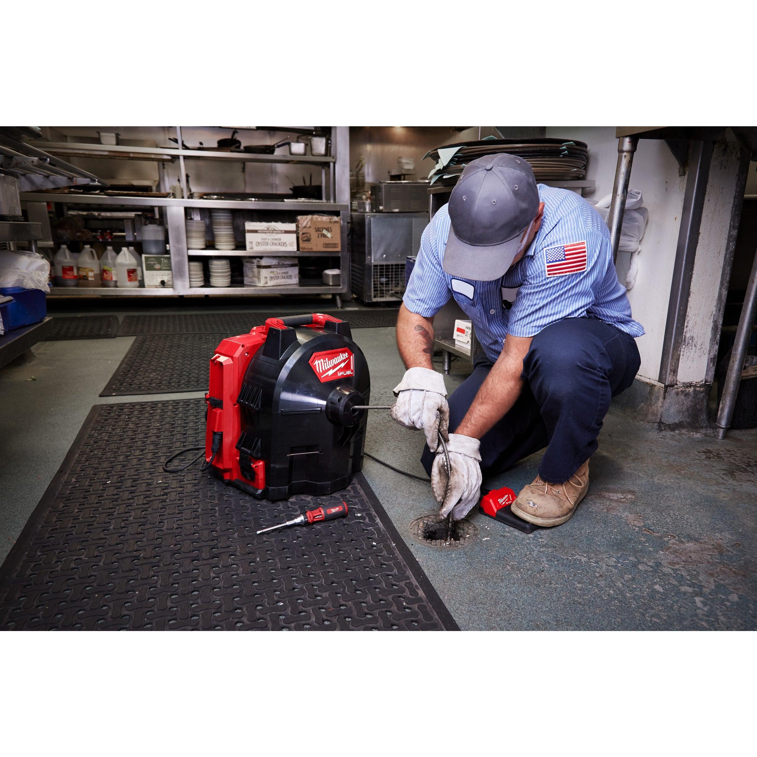 Mașină desfundat țevi autonomă 13 mm M18 FUEL™ Milwaukee M18FFSDC13-0, fără acumulator, fără încărcător, fără cutie, cod 4933459708 - BIG STORE (Dynamic Tools SRL)