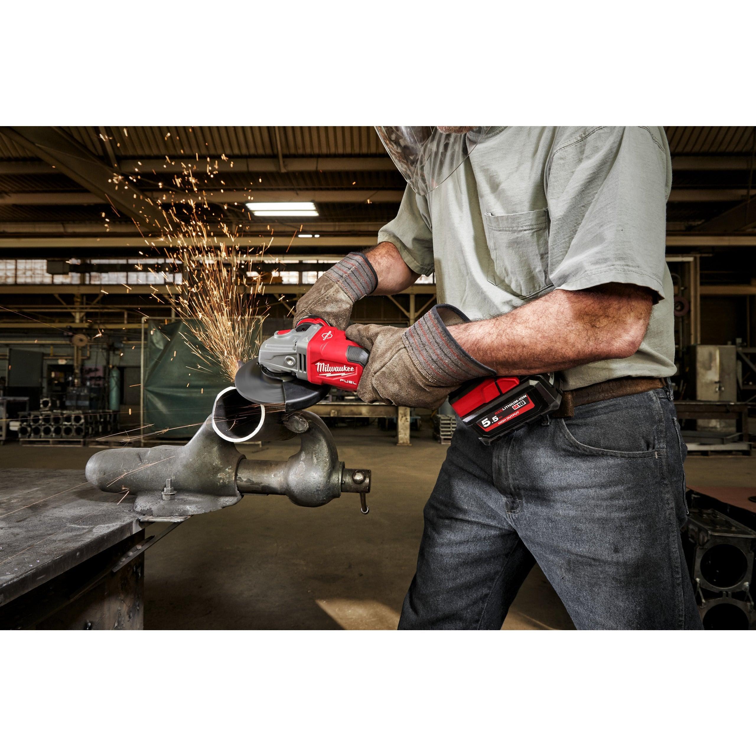 Polizor unghiular de înaltă performanță, de 125 mm, cu frânare, cu schimbător lateral, M18 FUEL™ Milwaukee M18FHSAG125XB-0X, cod 4933471077, fără acumulator, fără încărcător, cutie HD - BIG STORE (Dynamic Tools SRL)