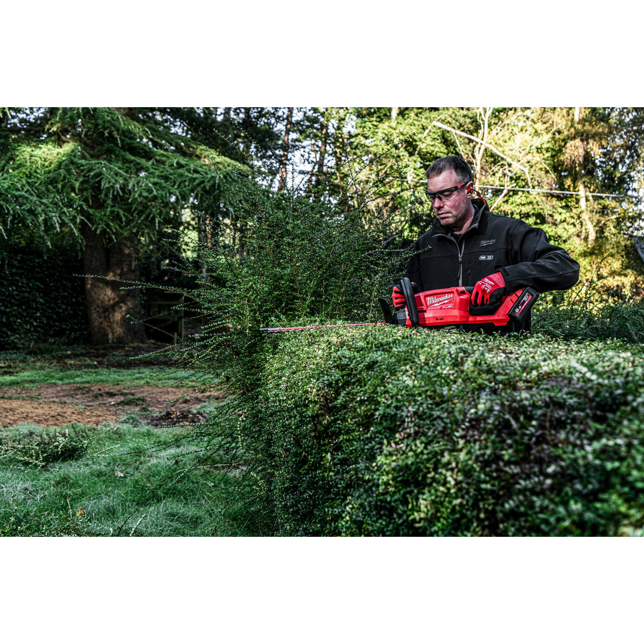 Motofoarfecă pentru gard viu, 45 cm, M18 FUEL™ Milwaukee M18FHT45-802, 2 x M18 HB8 acumulator, M12-18 FC încărcător, fără cutie, cod 4933480113 - BIG STORE (Dynamic Tools SRL)