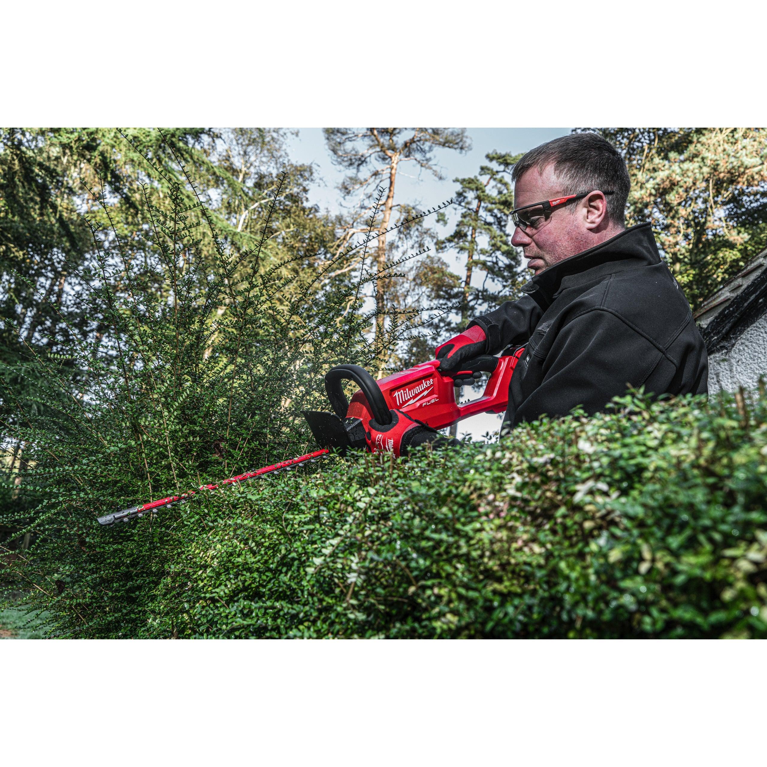 Motofoarfecă pentru gard viu, 45 cm, M18 FUEL™ Milwaukee M18FHT45-802, 2 x M18 HB8 acumulator, M12-18 FC încărcător, fără cutie, cod 4933480113 - BIG STORE (Dynamic Tools SRL)