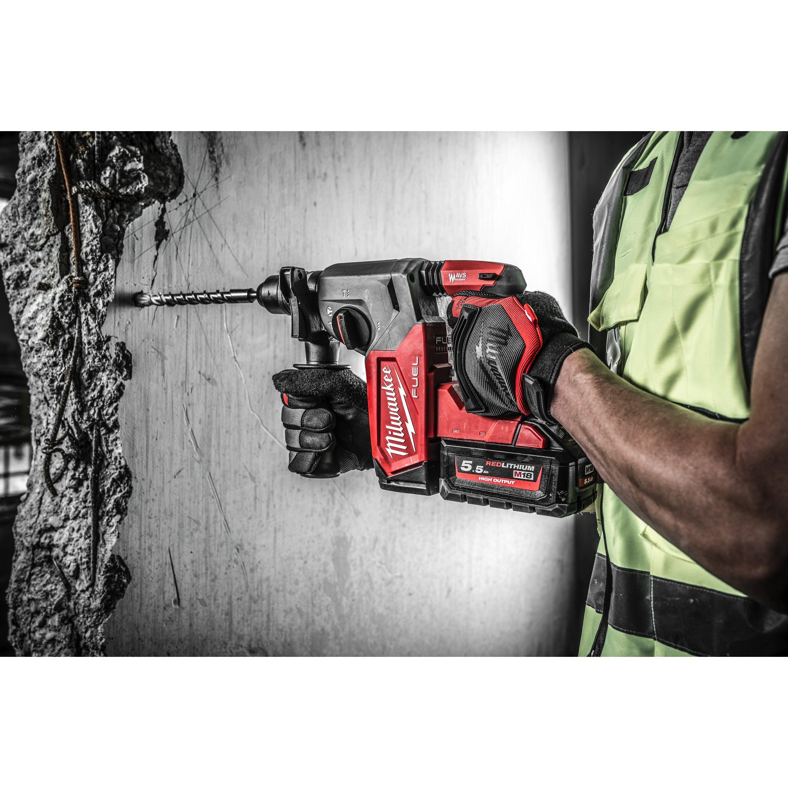 Ciocan rotopercutor SDS-Plus 26 mm cu 4 funcții și mandrină FIXTEC™ M18 FUEL™ Milwaukee M18FHX-552X, cod 4933478889, 2 x M18 HB5,5 acumulator, M12-18 FC încărcător, cutie HD - BIG STORE (Dynamic Tools SRL)