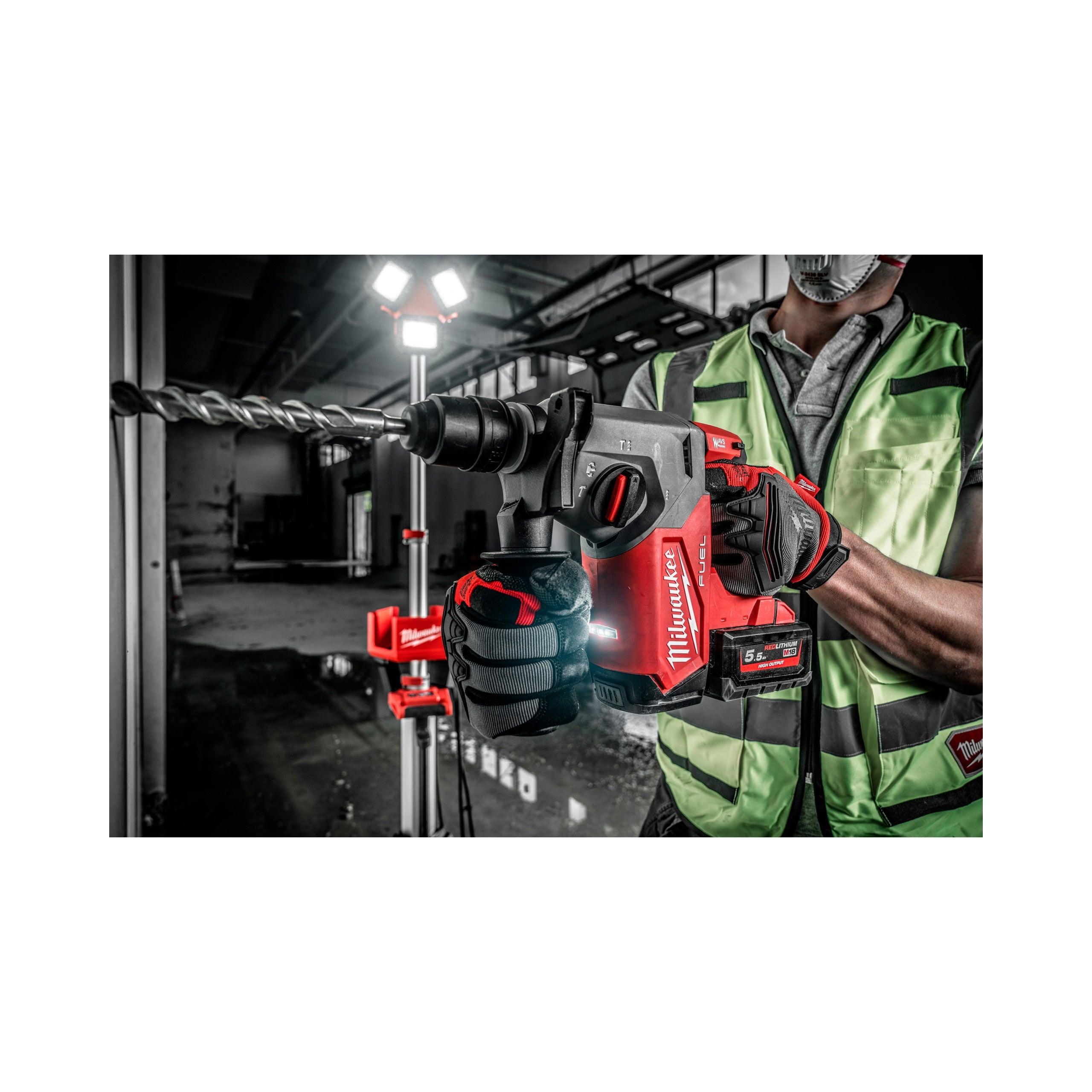 Ciocan rotopercutor SDS-Plus 26 mm cu 4 funcții și mandrină FIXTEC™ M18 FUEL™ Milwaukee M18FHX-552X, cod 4933478889, 2 x M18 HB5,5 acumulator, M12-18 FC încărcător, cutie HD - BIG STORE (Dynamic Tools SRL)