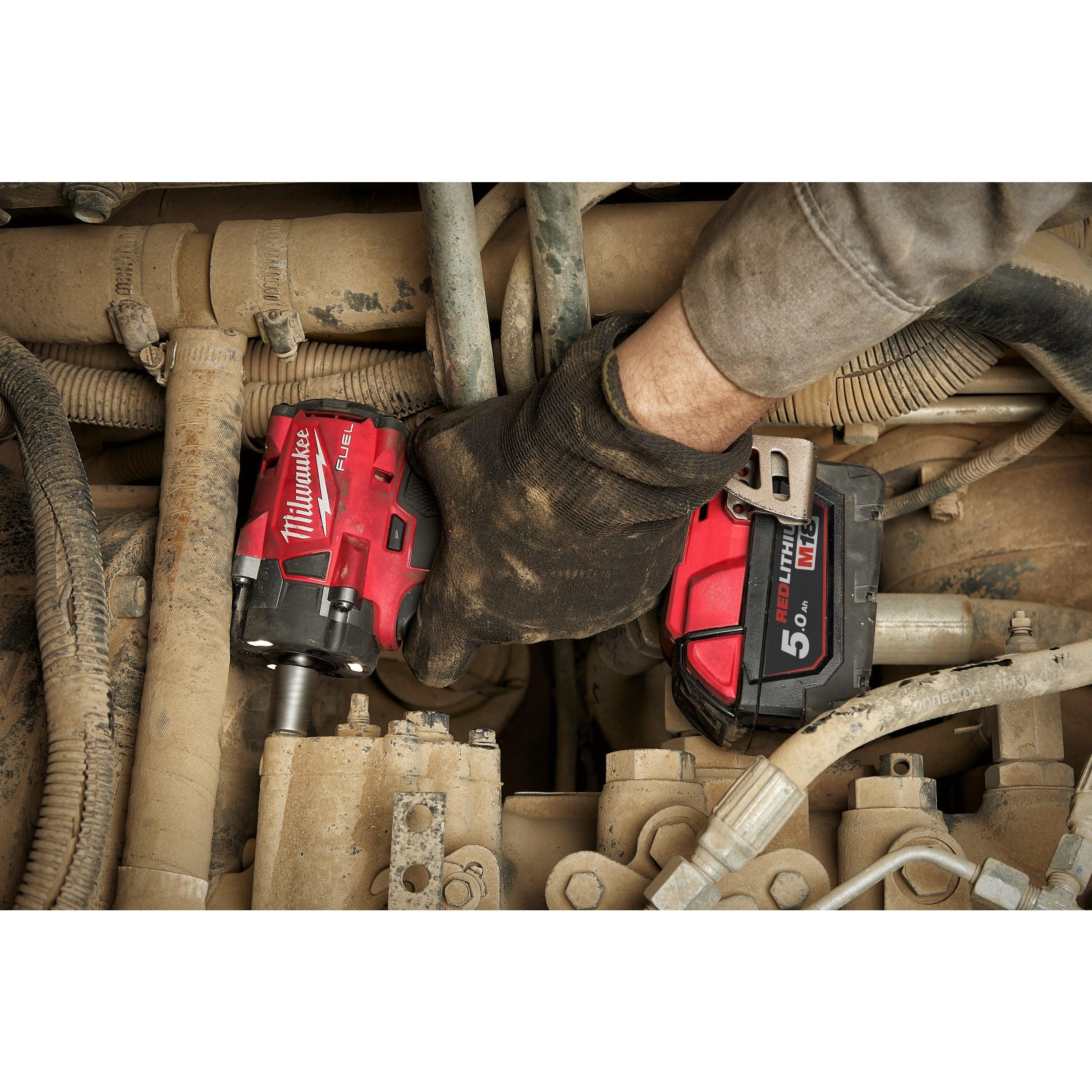 Cheie de impact Milwaukee 3/8″ 339Nm 18V M18FIW2F38-0X, M18 FUEL™ compactă cu inel de fixare, cod 4933478650, fără acumulator, fără încărcător, cutie HD - BIG STORE (Dynamic Tools SRL)