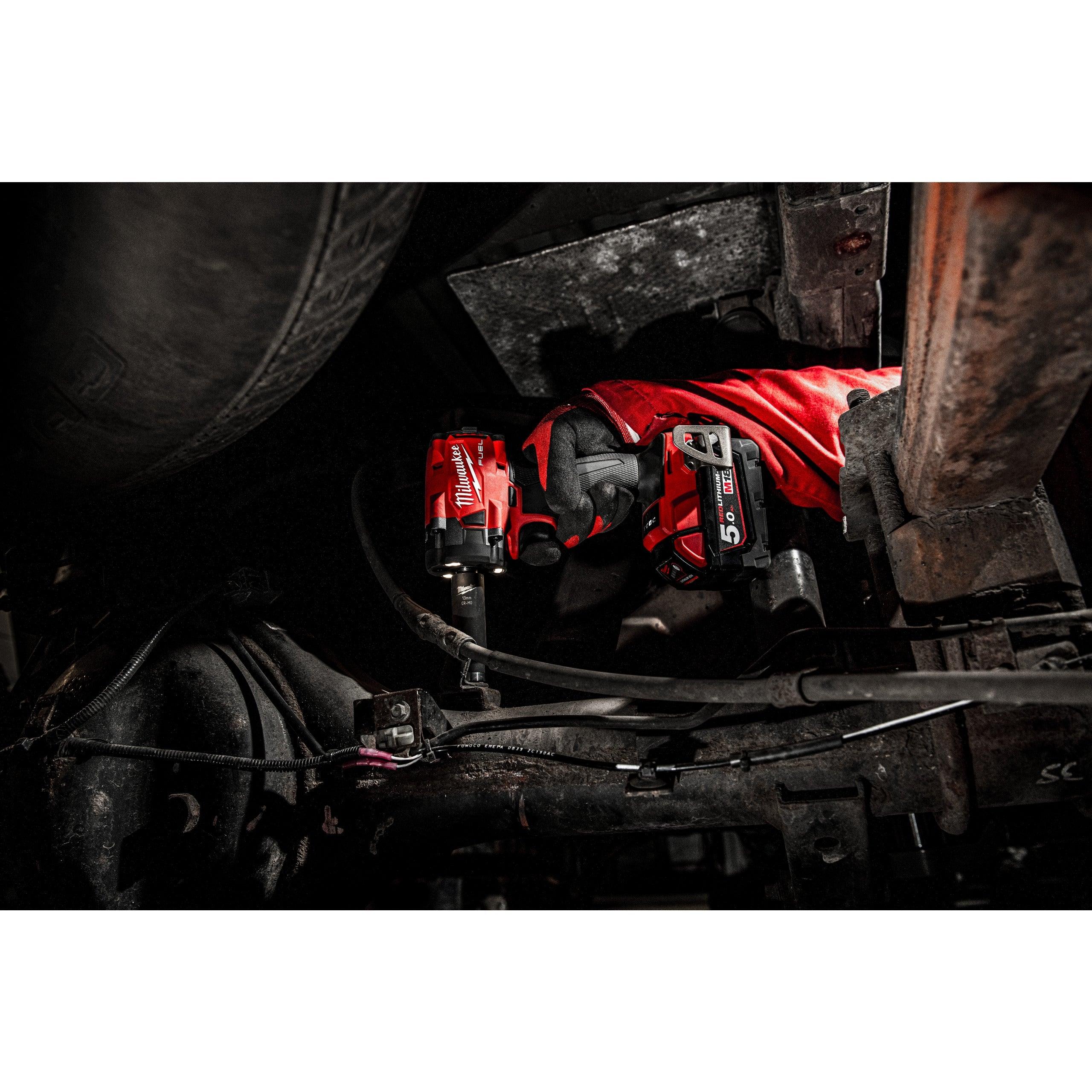 Cheie de impact Milwaukee 1/2″ 339Nm 18V M18FIW2P12-502X, M18 FUEL™ compactă cu pin de blocare, cod 4933478447, 2 x M18 B5 acumulator, M12-18 FC încărcător, cutie HD - BIG STORE (Dynamic Tools SRL)