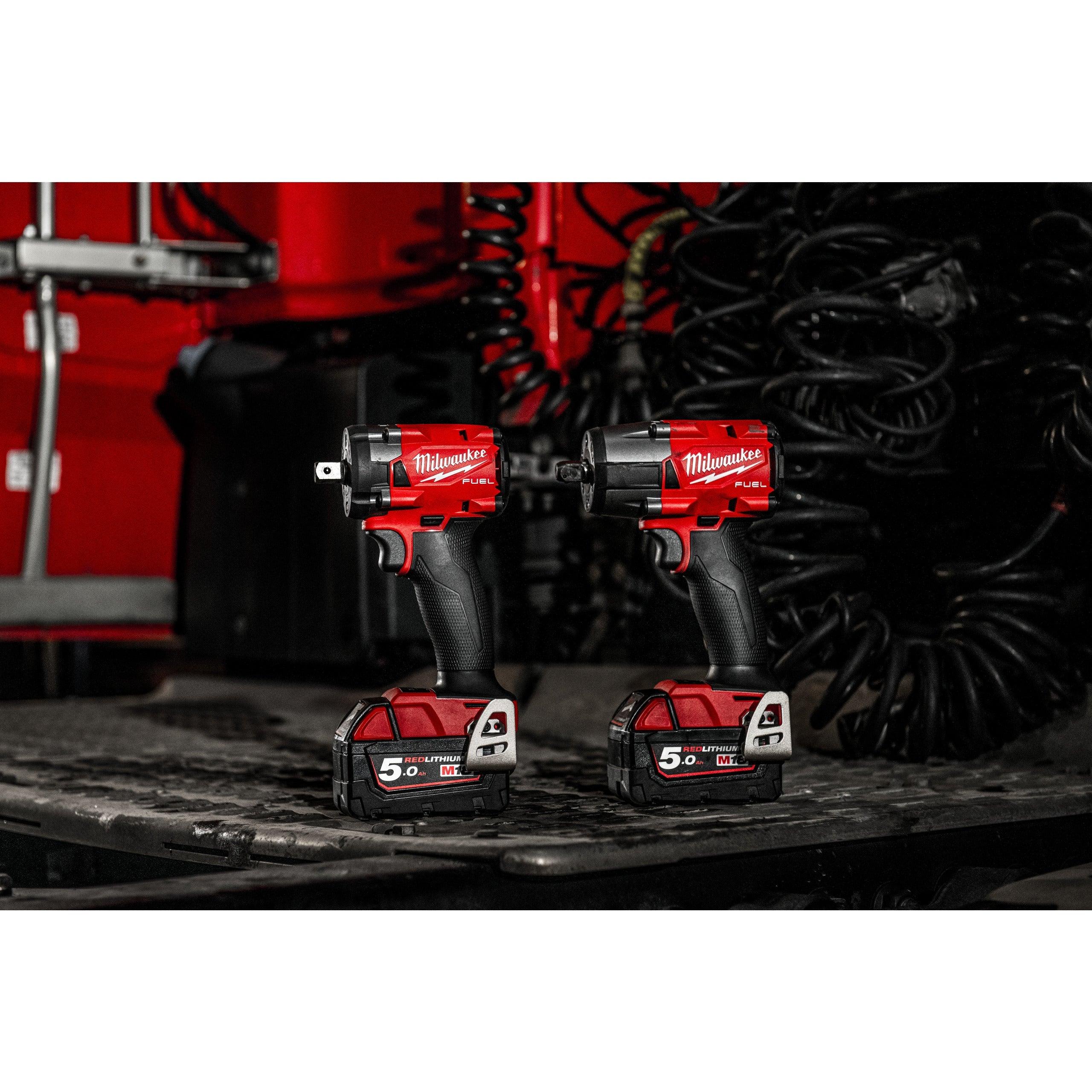 Cheie de impact Milwaukee 1/2″ 339Nm 18V M18FIW2P12-502X, M18 FUEL™ compactă cu pin de blocare, cod 4933478447, 2 x M18 B5 acumulator, M12-18 FC încărcător, cutie HD - BIG STORE (Dynamic Tools SRL)