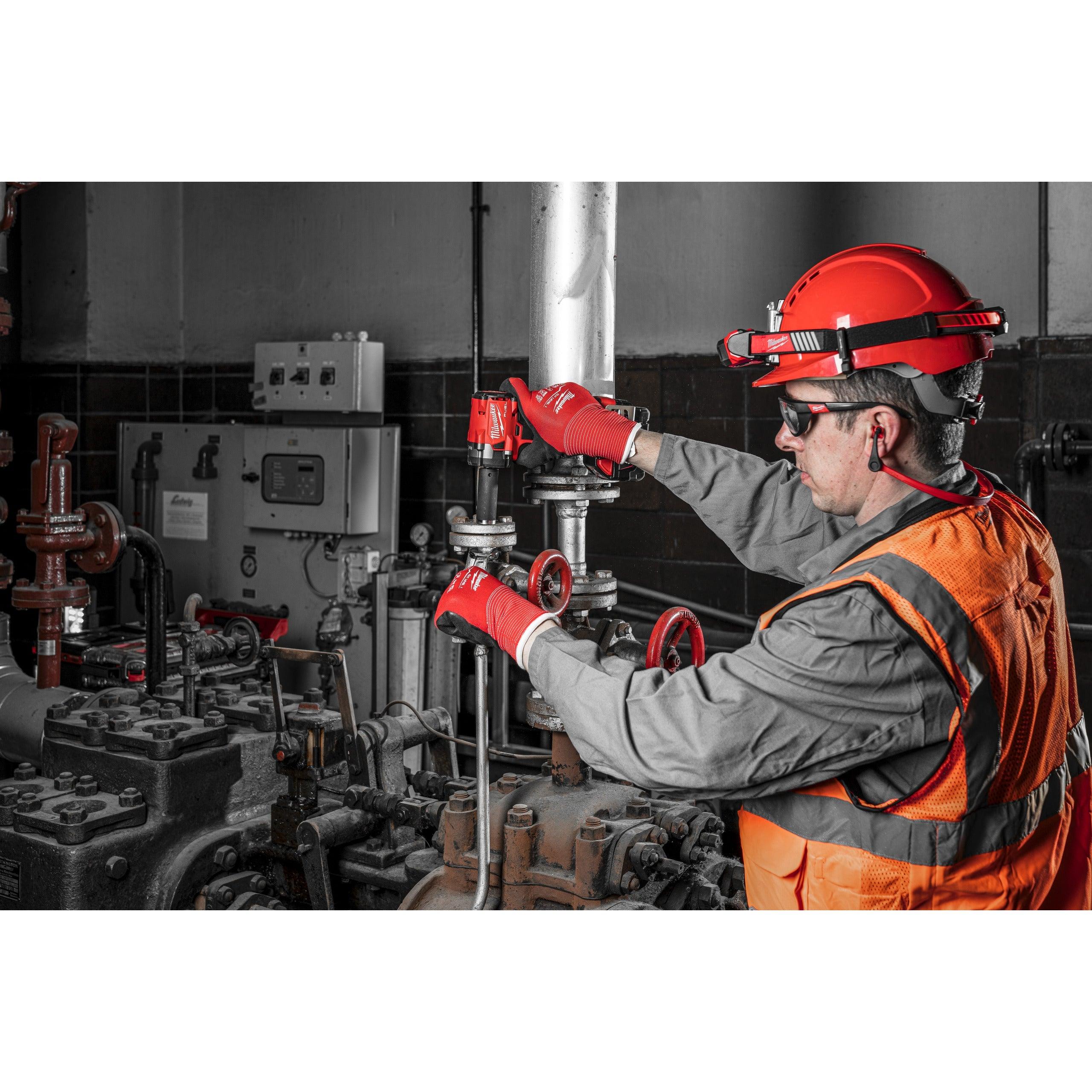 Cheie de impact Milwaukee 1/2″ 339Nm 18V M18FIW2P12-502X, M18 FUEL™ compactă cu pin de blocare, cod 4933478447, 2 x M18 B5 acumulator, M12-18 FC încărcător, cutie HD - BIG STORE (Dynamic Tools SRL)