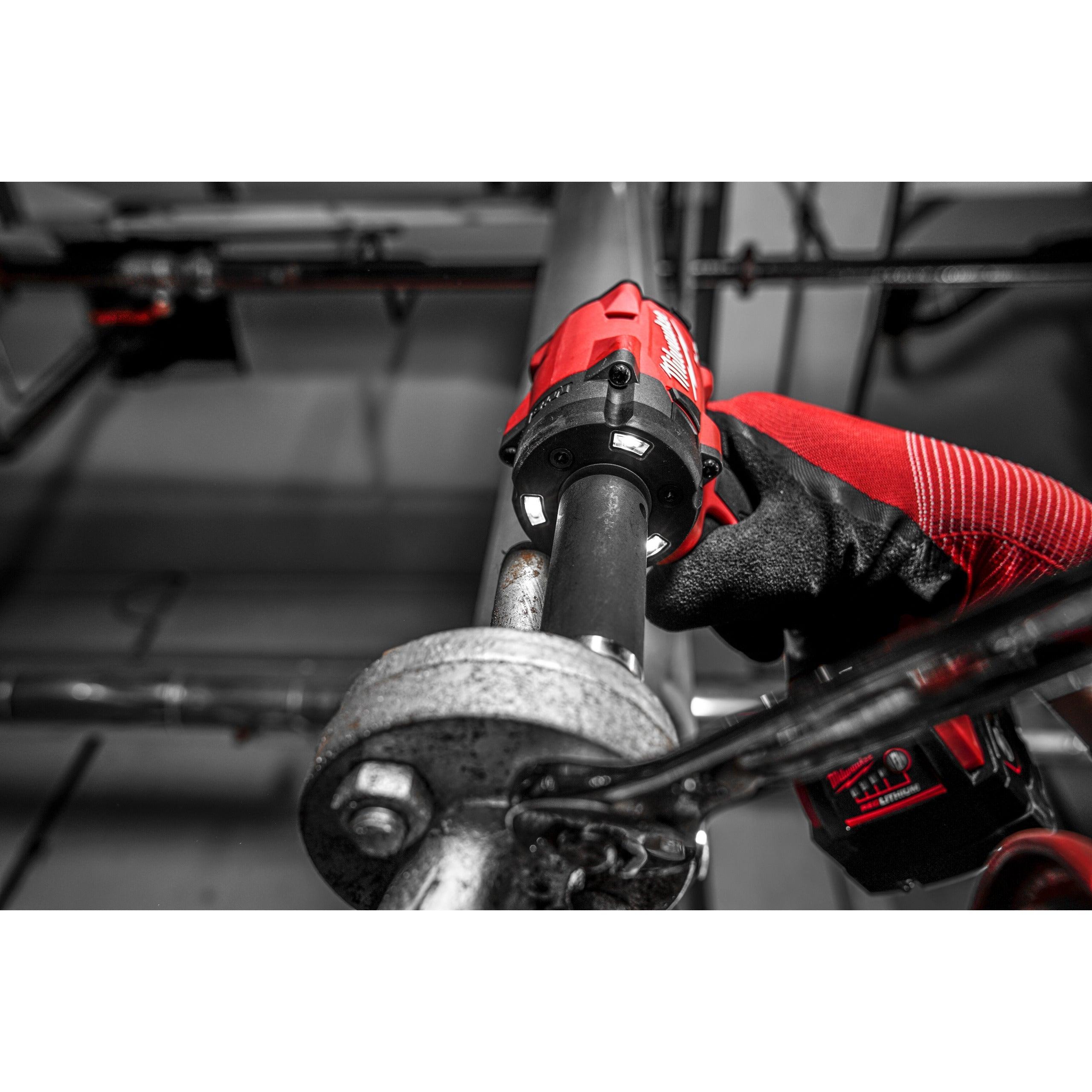 Cheie de impact Milwaukee 1/2″ 339Nm 18V M18FIW2P12-502X, M18 FUEL™ compactă cu pin de blocare, cod 4933478447, 2 x M18 B5 acumulator, M12-18 FC încărcător, cutie HD - BIG STORE (Dynamic Tools SRL)